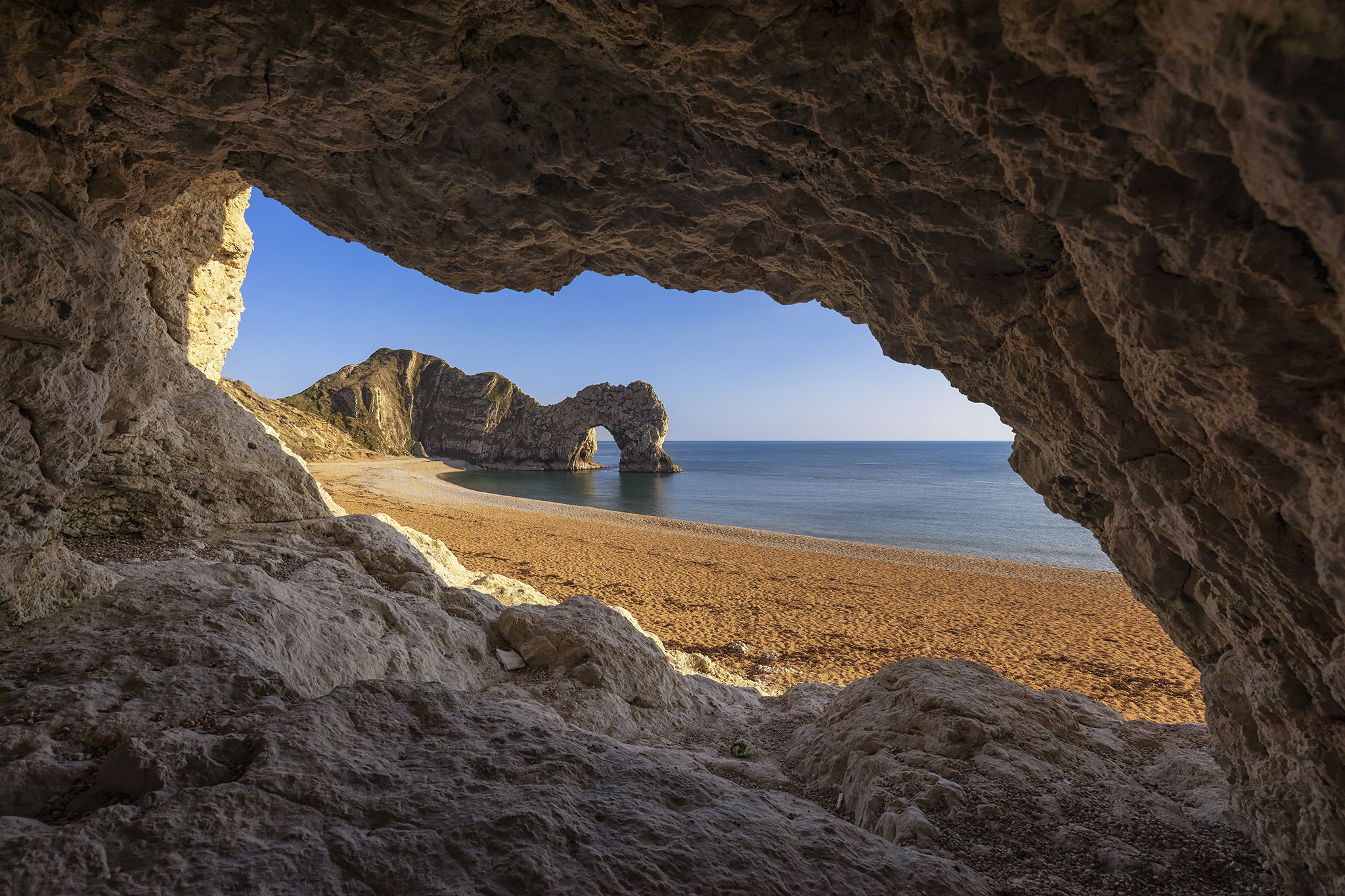 Обои Cave View of Durdle Door Dorset море на рабочий стол