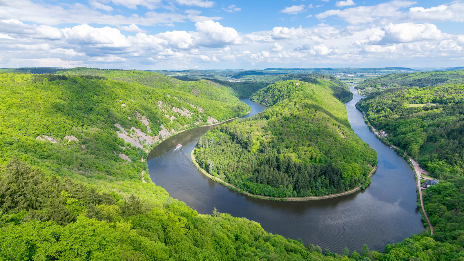 Free photo Bend of the Saar River - a summer day