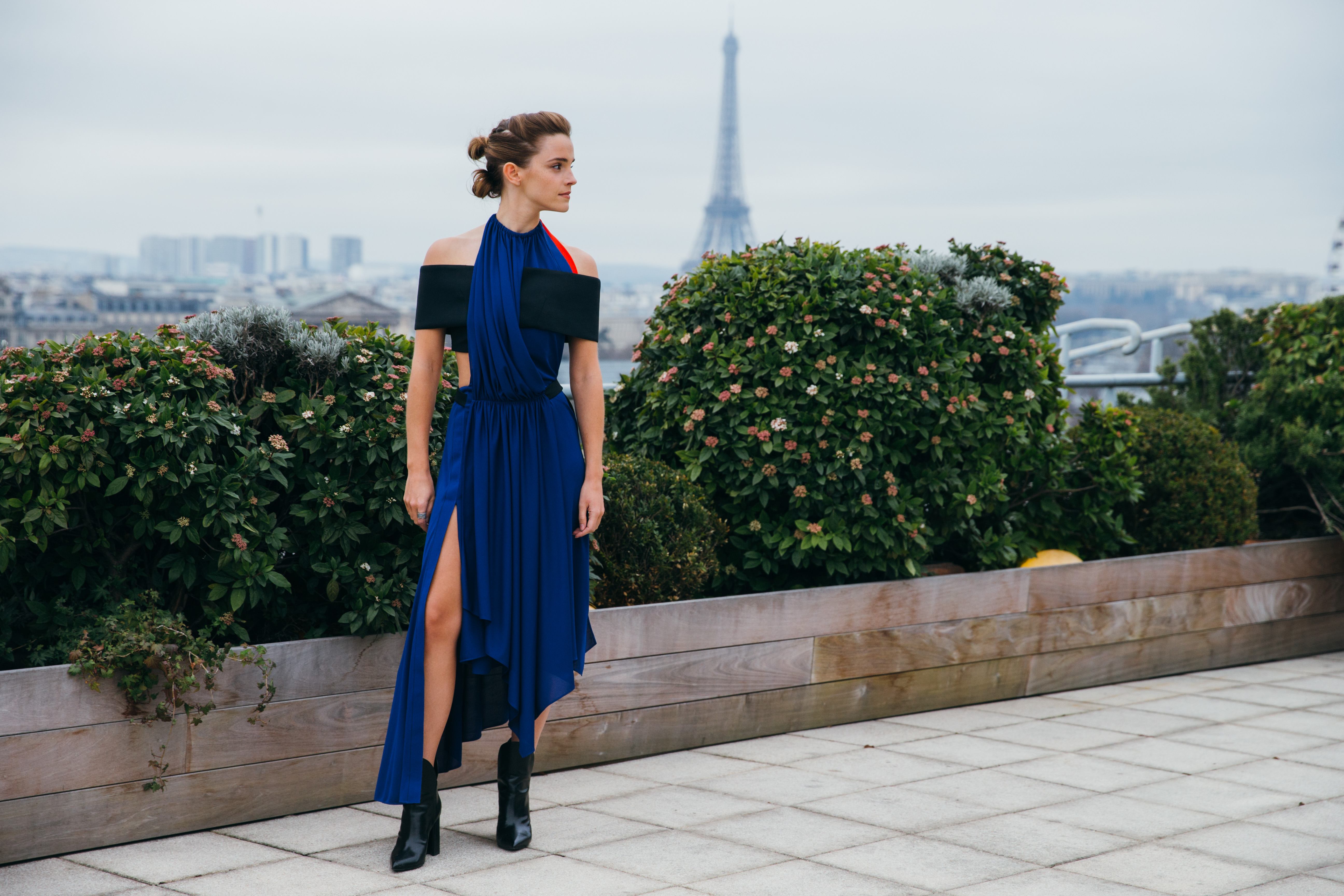 Photo free Emma Watson, blue dress, Paris