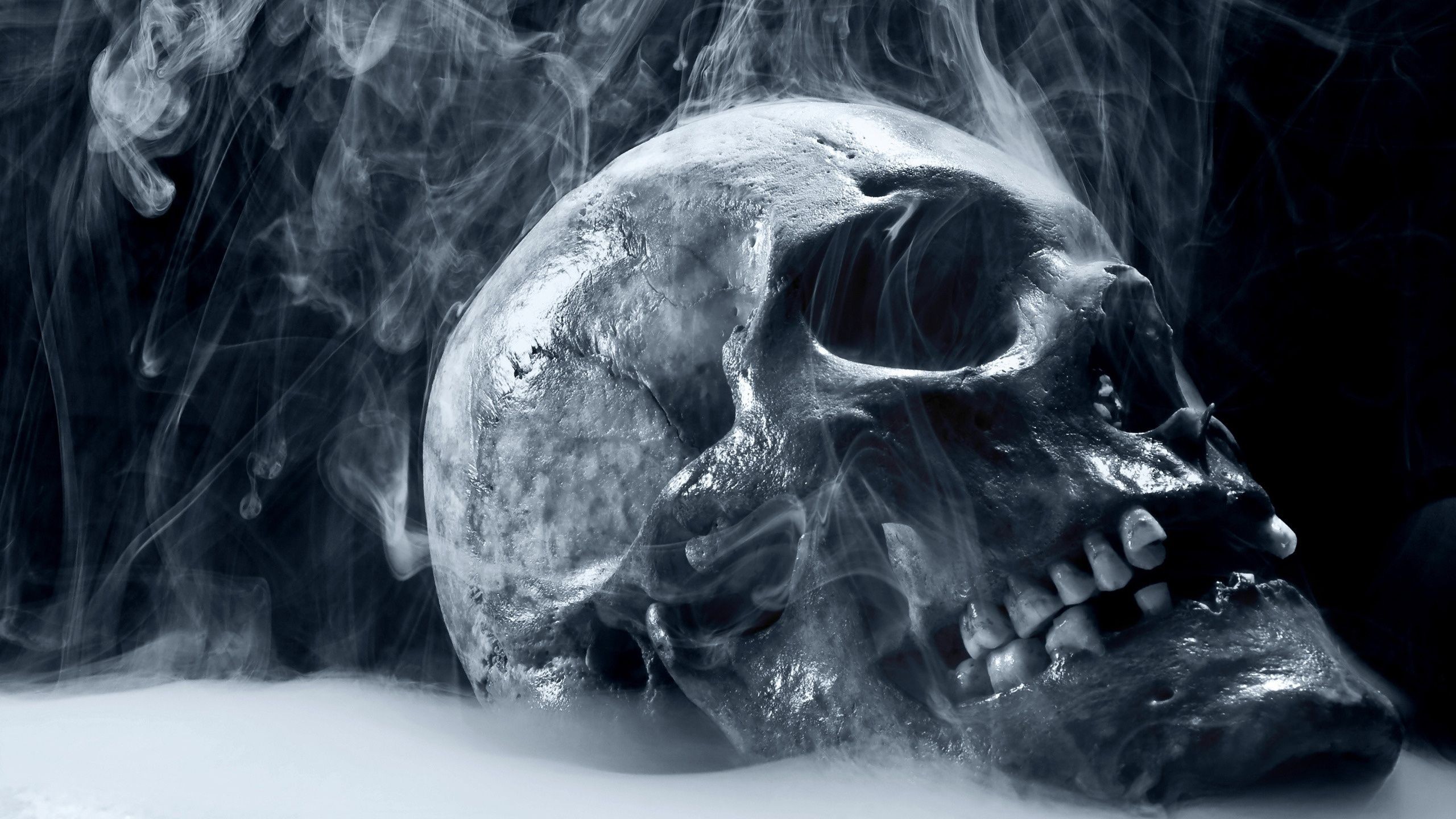 Wallpapers skull smoke miscellaneous on the desktop
