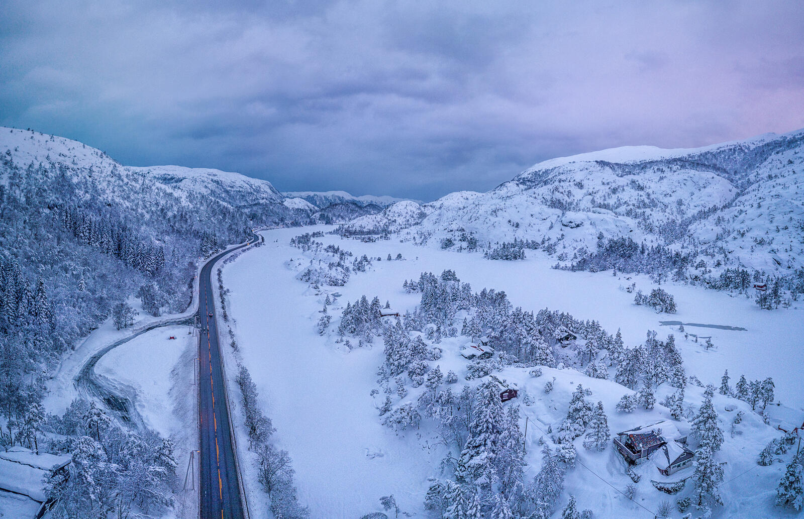 桌面上的壁纸冬季道路 土地 挪威