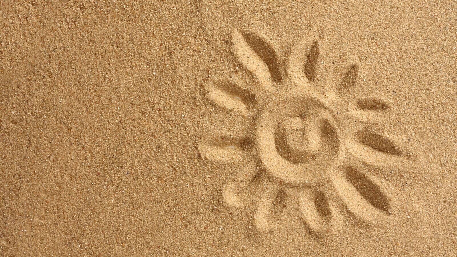 免费照片在沙滩上画太阳