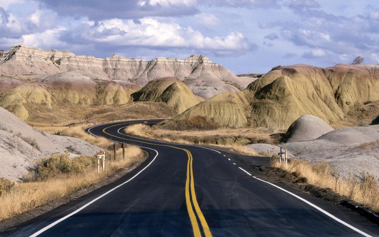 Free photo Highway through the desert