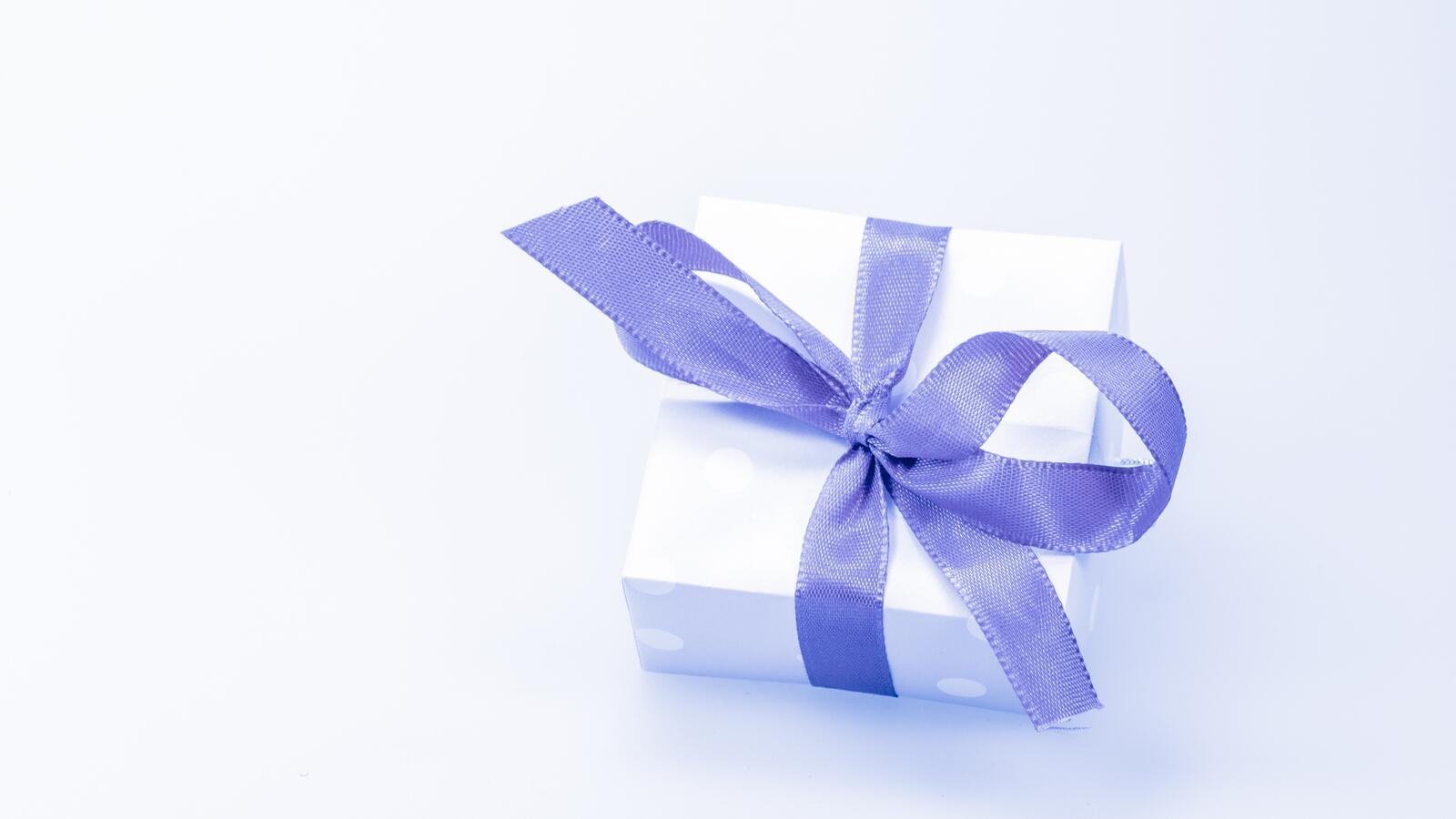 Wallpapers holiday gift blue ribbon on the desktop