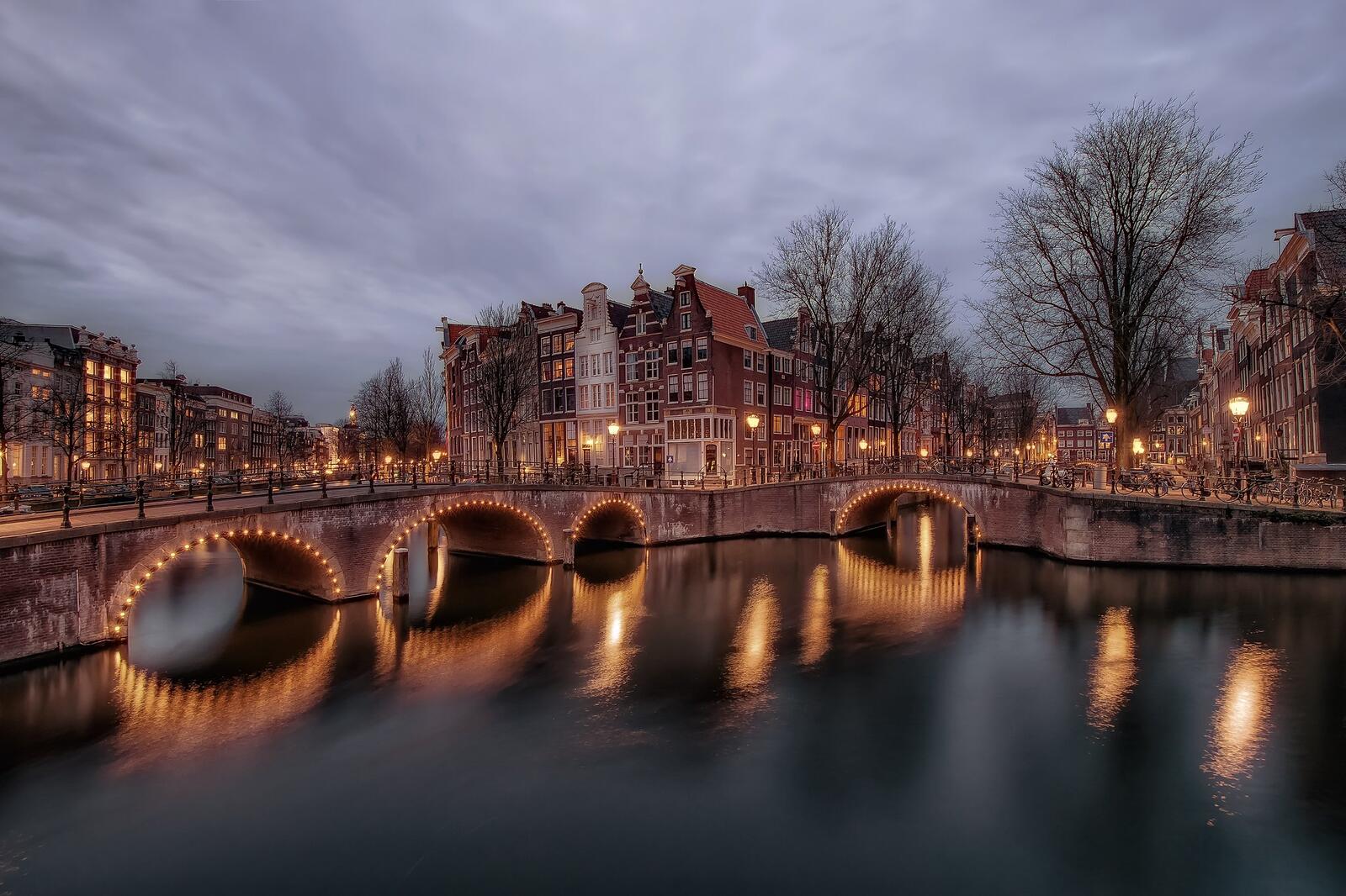 Обои город Амстердам архитектура на рабочий стол