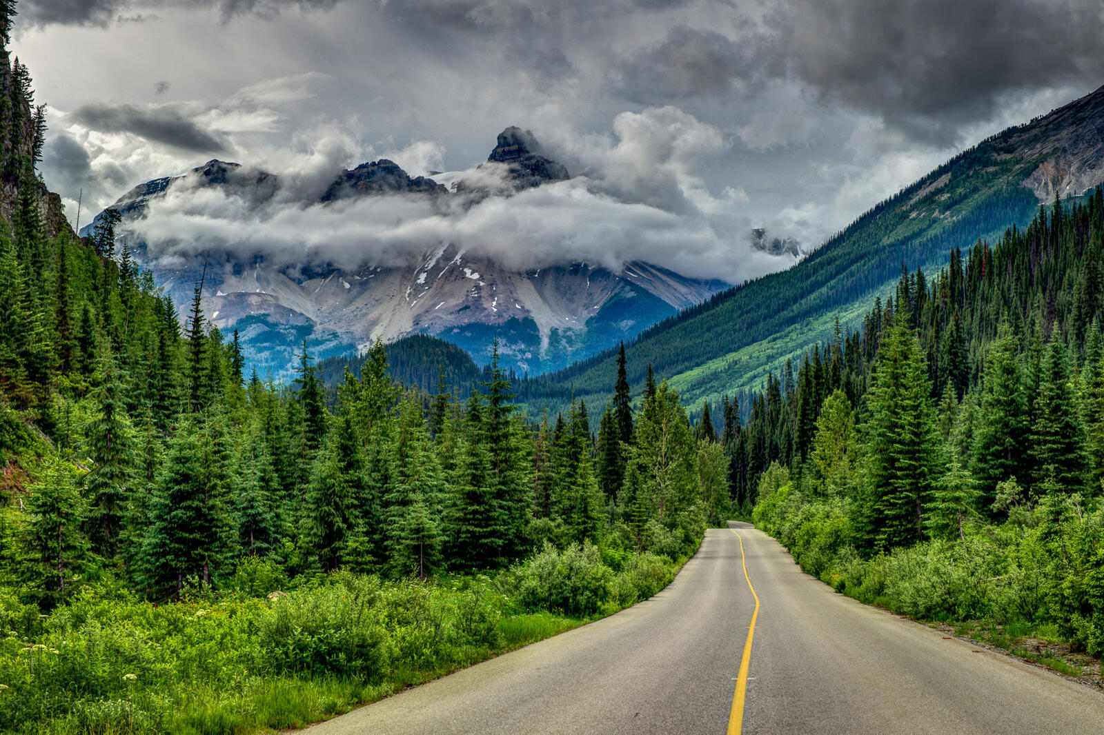 Обои дорога горы Канада на рабочий стол