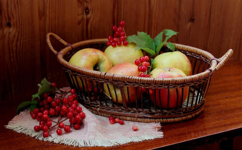 Apples in an oval basket