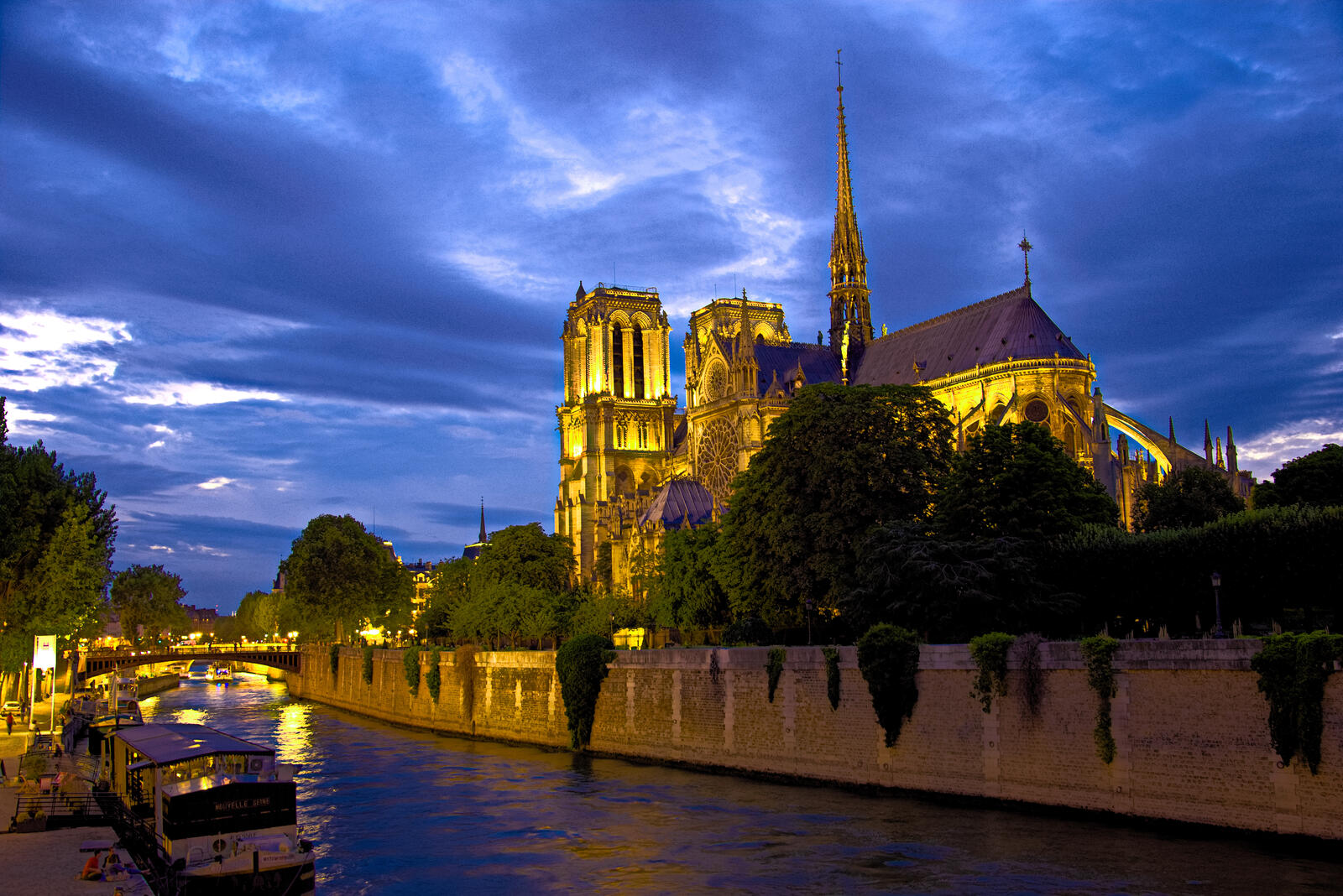 Wallpapers night city Seine Notre Dame on the desktop
