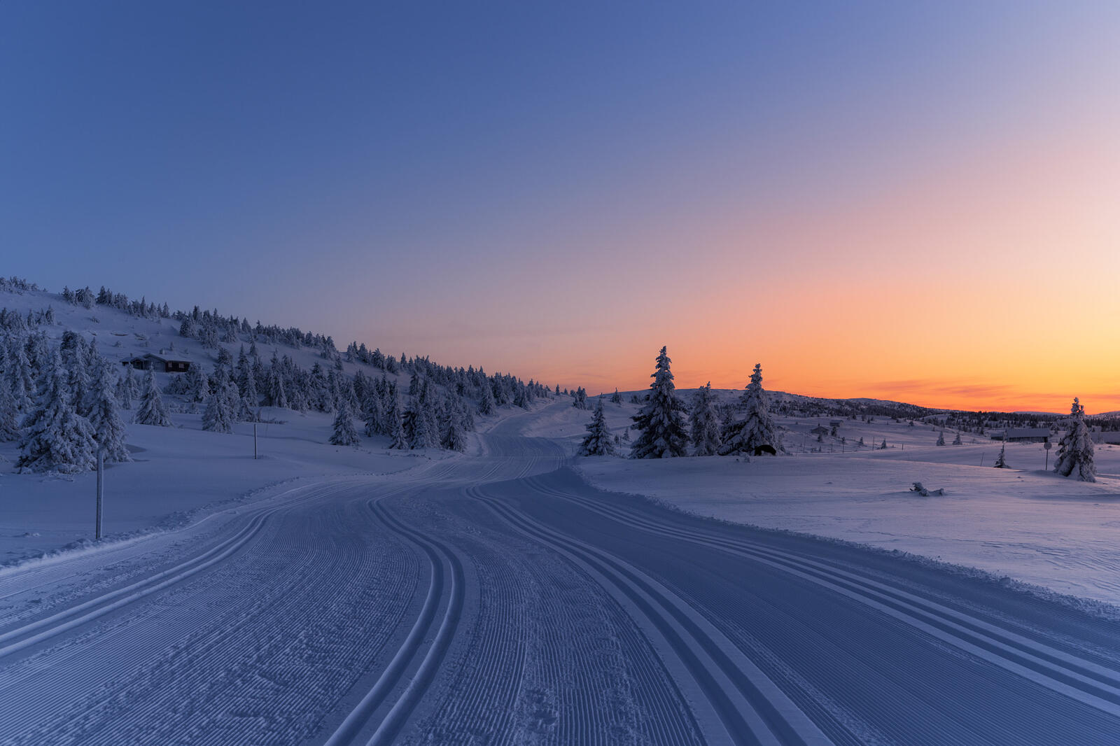 Обои Норвегия темнеет снежная дорога на рабочий стол