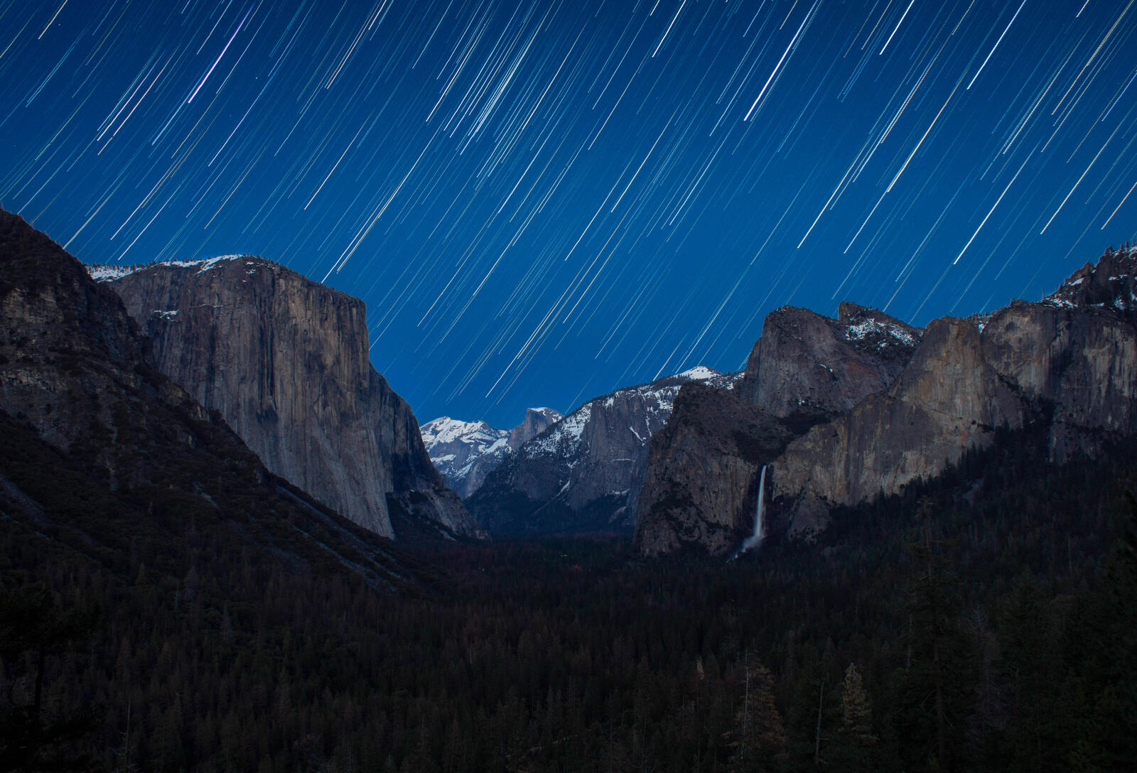 Бесплатное фото Звездные треки над Йосемити