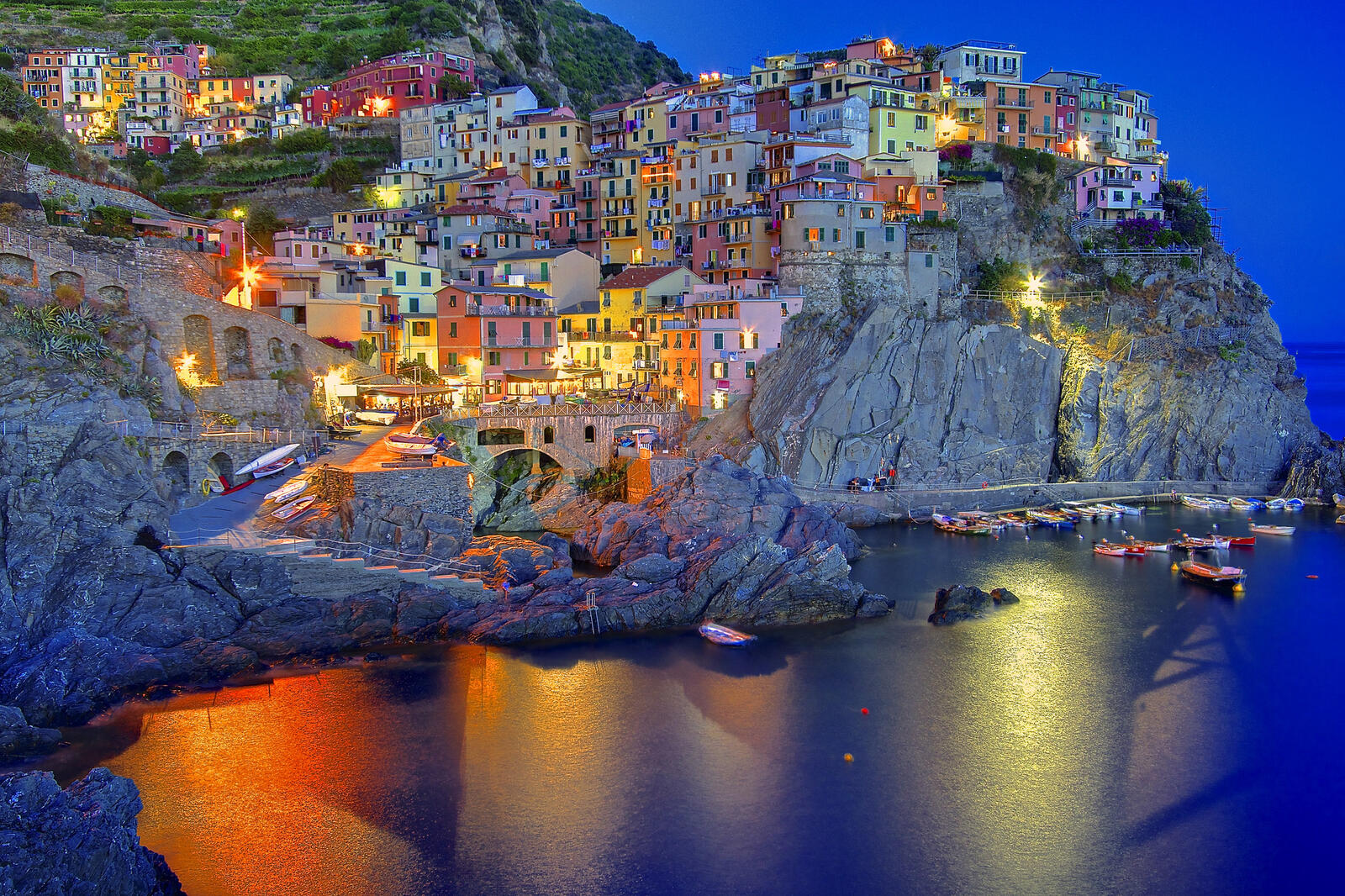 Wallpapers night lights Cinque Terre Italy on the desktop