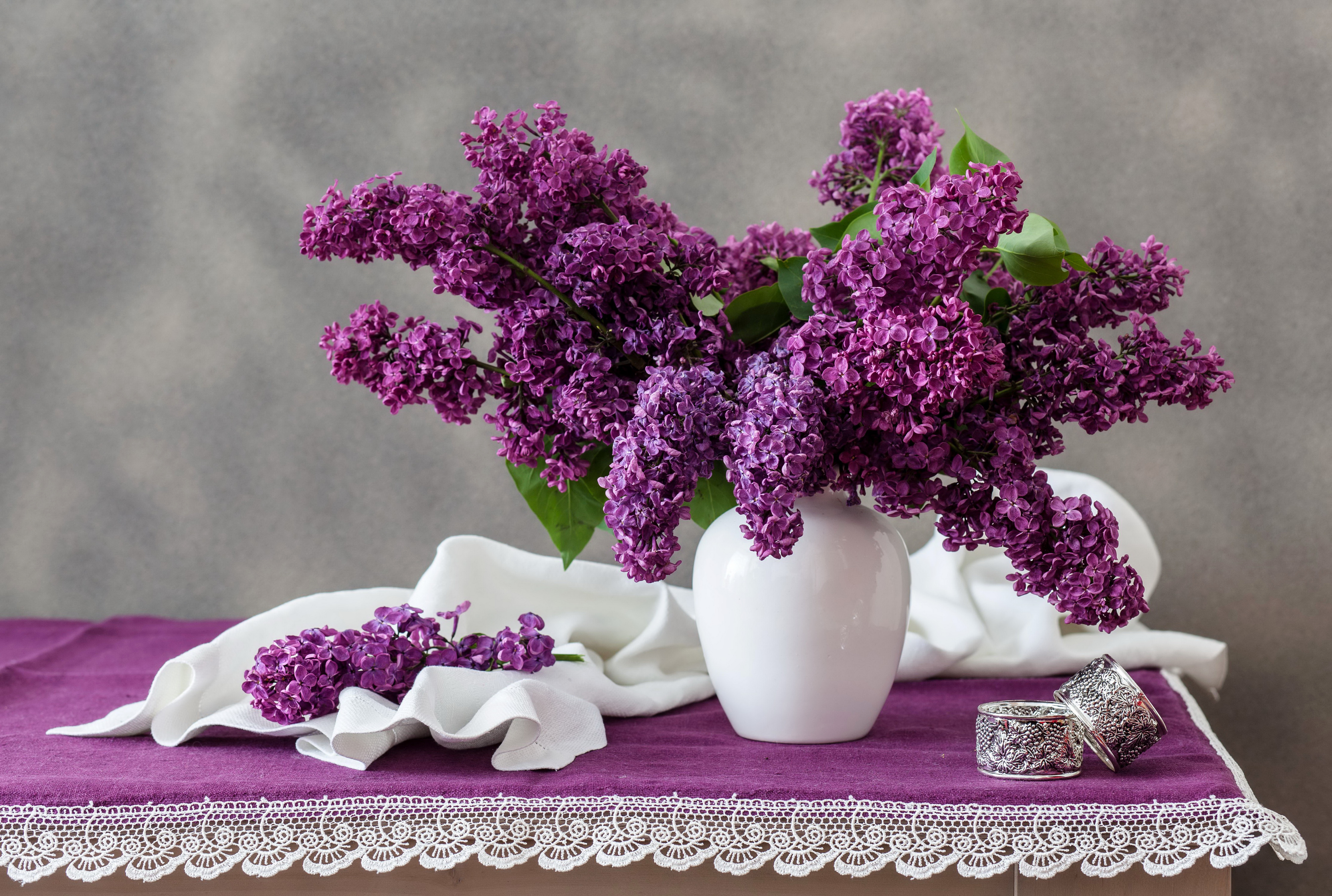 桌面上的壁纸粉红的花朵 淡紫色 丁香花束