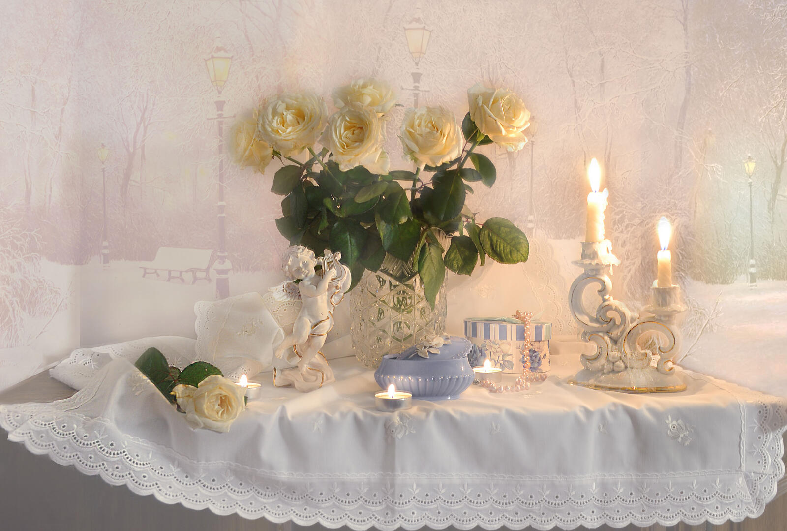 桌面上的壁纸静物 冬季背景 鲜花