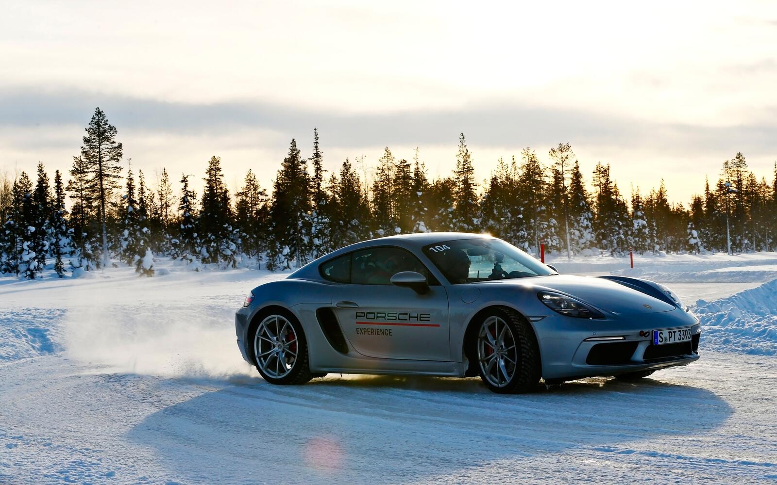 Free photo Porsche driving in the snow ring