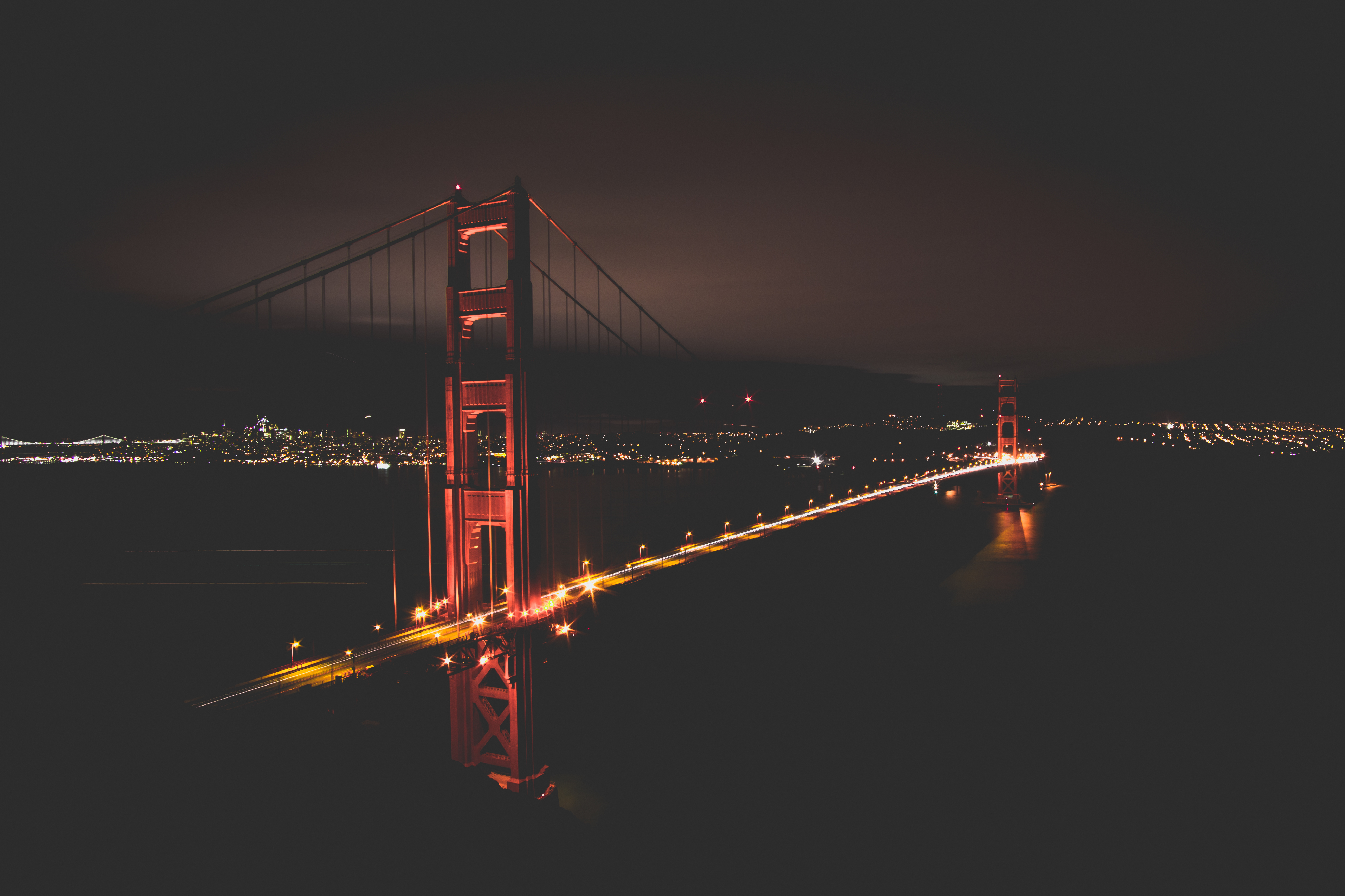Photo free night, bridge with golden gates, cityscape