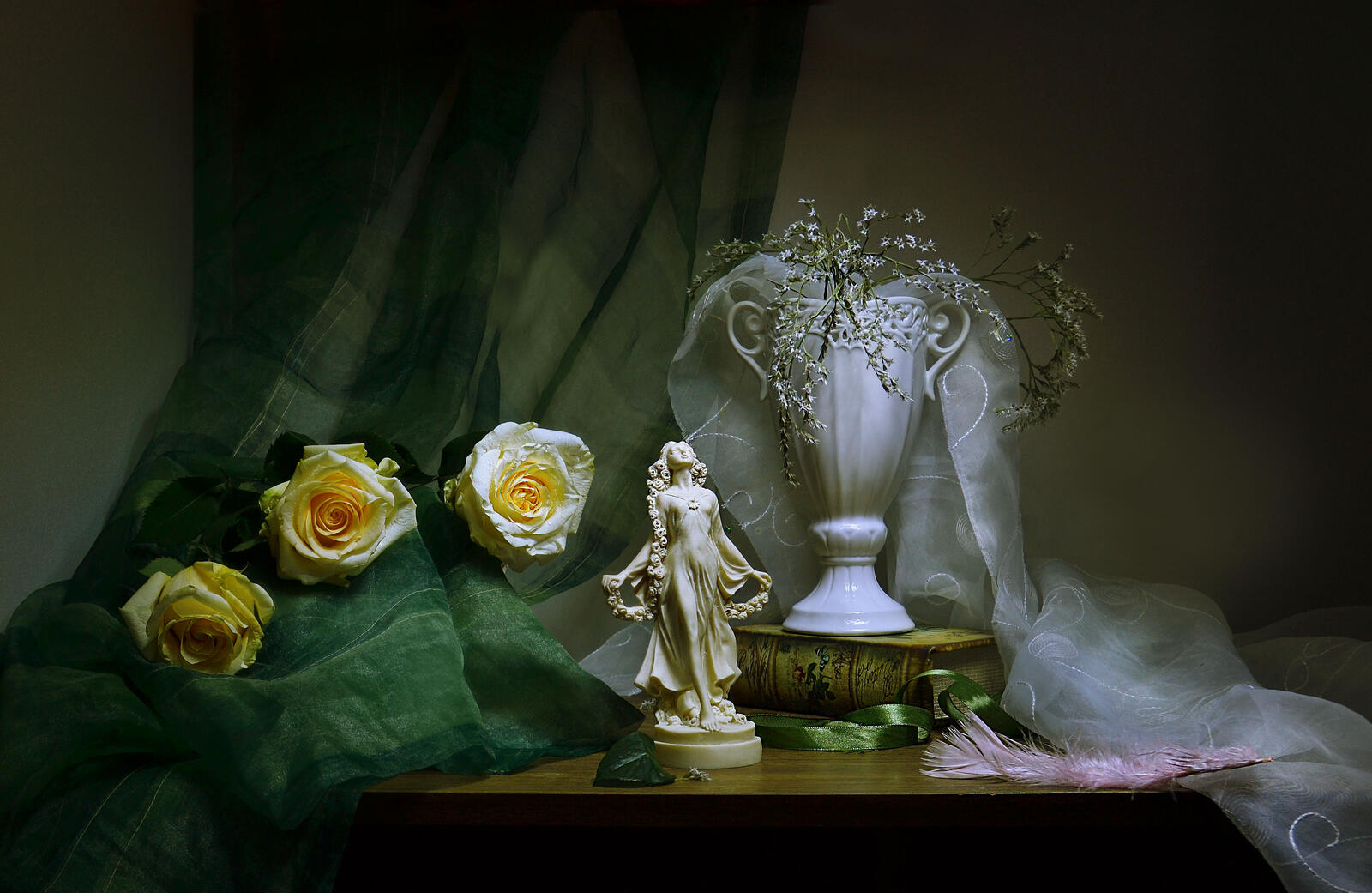 Обои картина розы ваза на рабочий стол