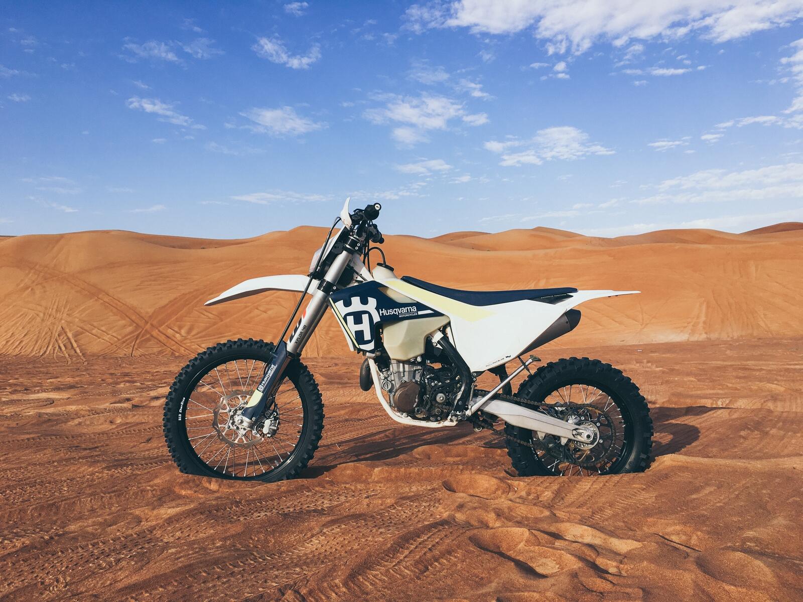Wallpapers desert motorcycles sand on the desktop