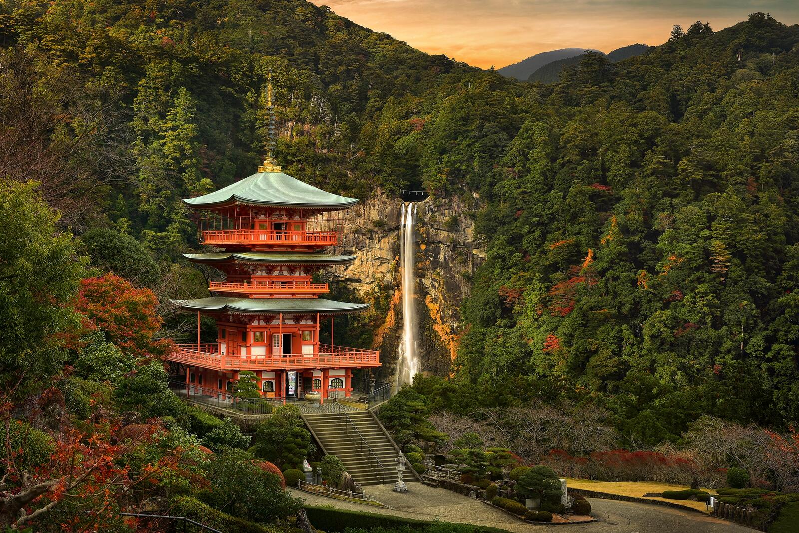 Обои водопад храм Япония на рабочий стол