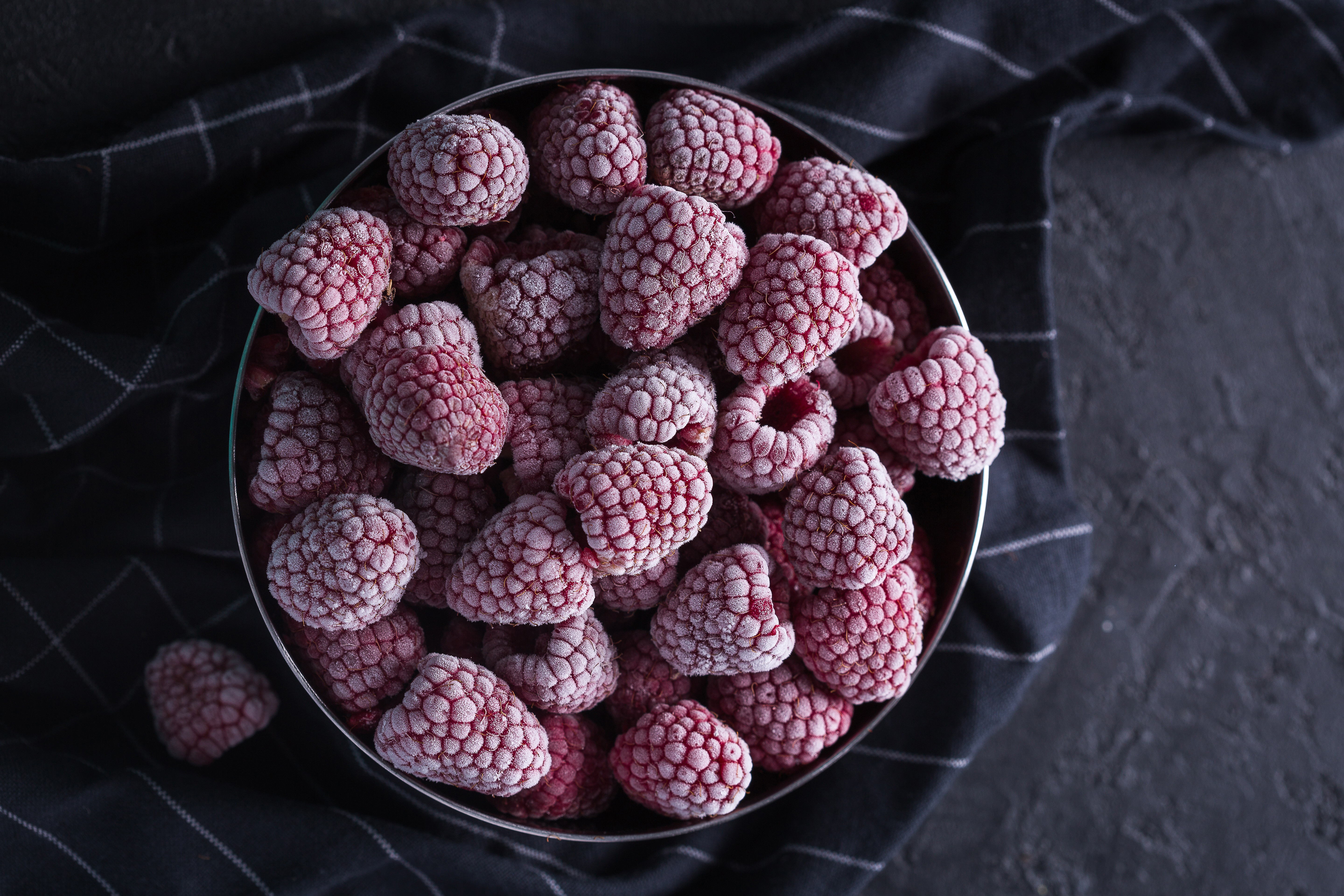 Raspberry frosting · free photo