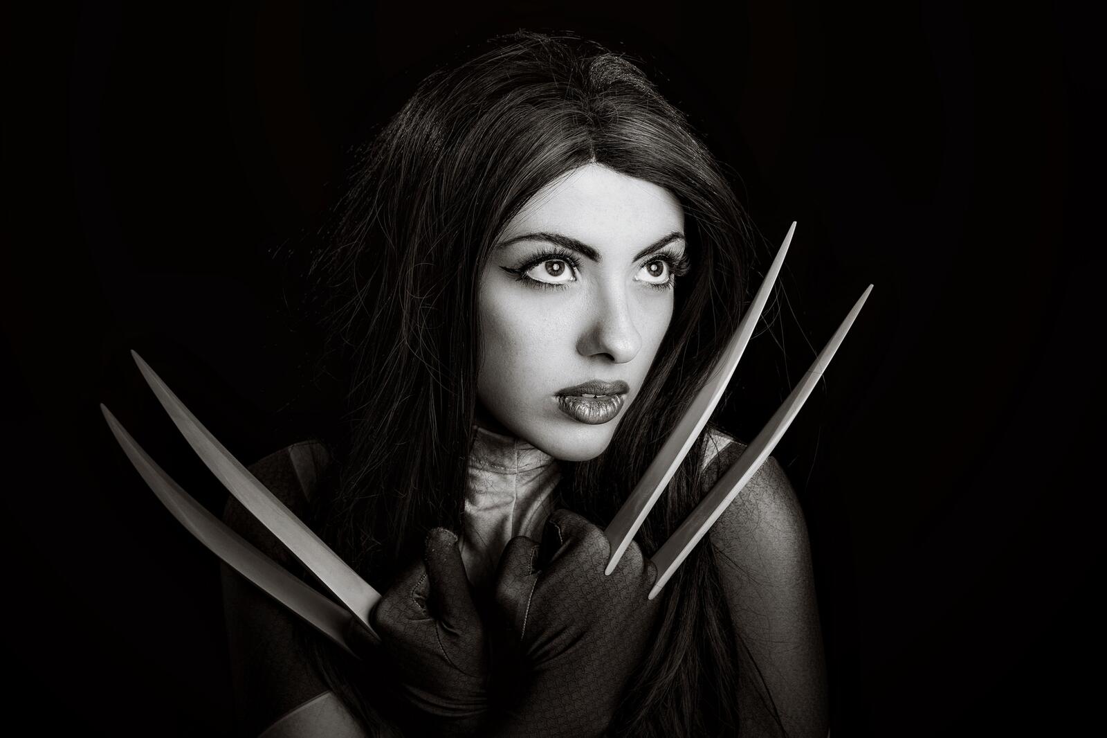 Free photo the girl with the knives