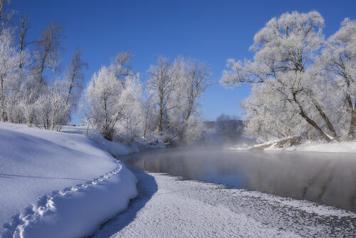 Зимние реки и снежные берега