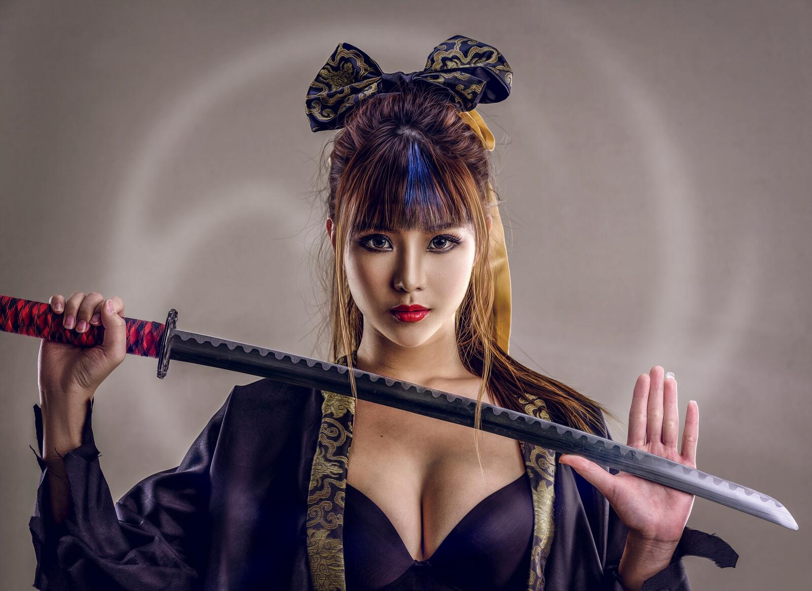 Бесплатное фото Девушка самурай- красотка