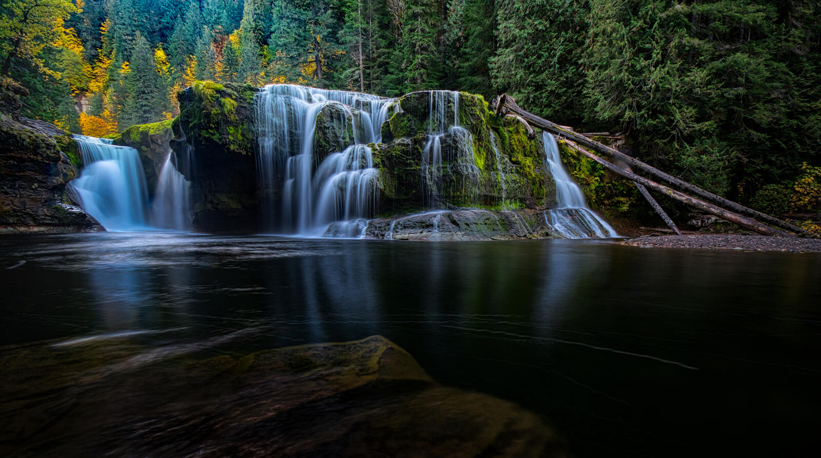 Обои Waterfall in Washington State Lower Lewis River Falls Columbia River на рабочий стол
