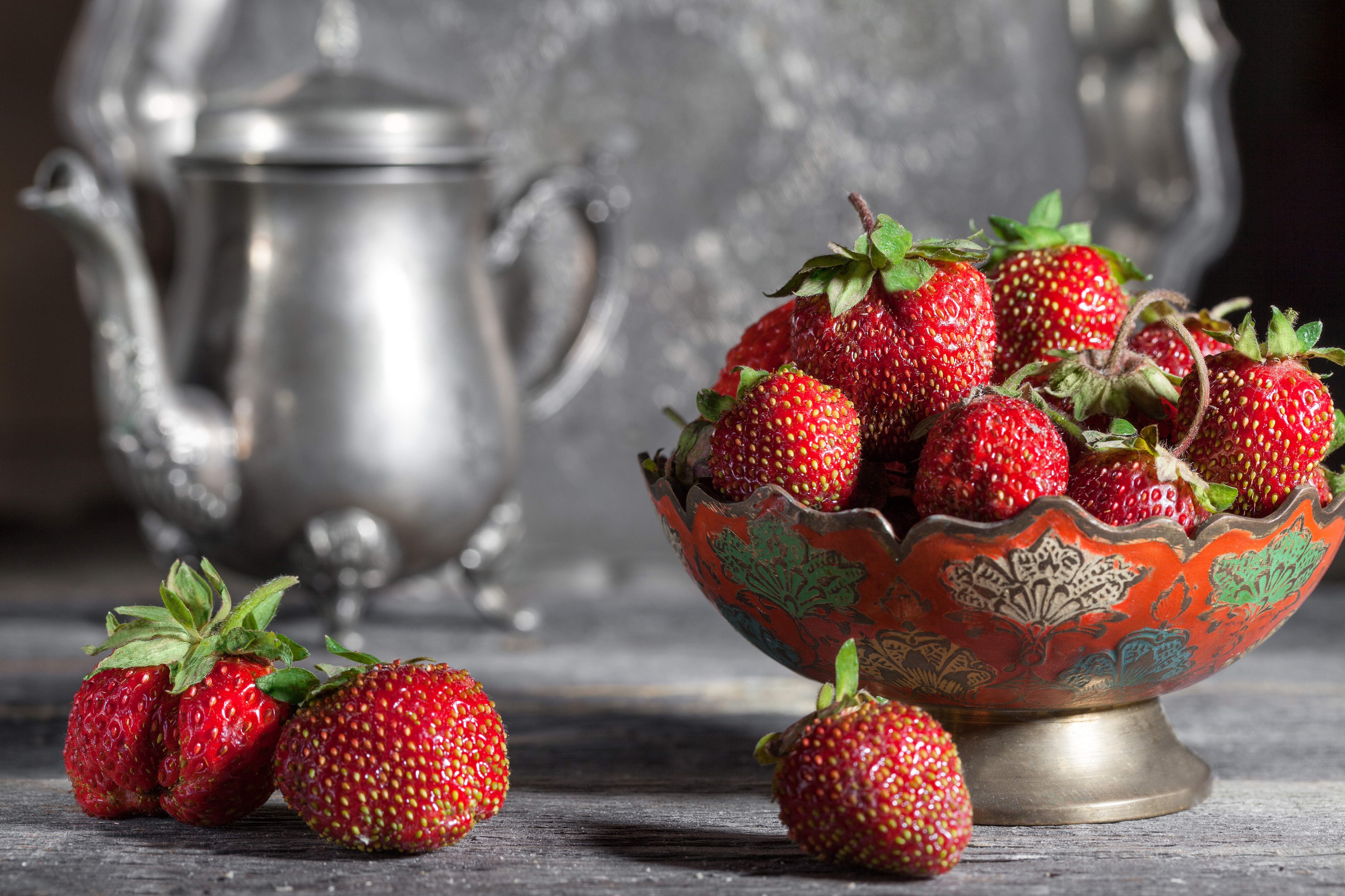 Free photo Bowl of strawberries