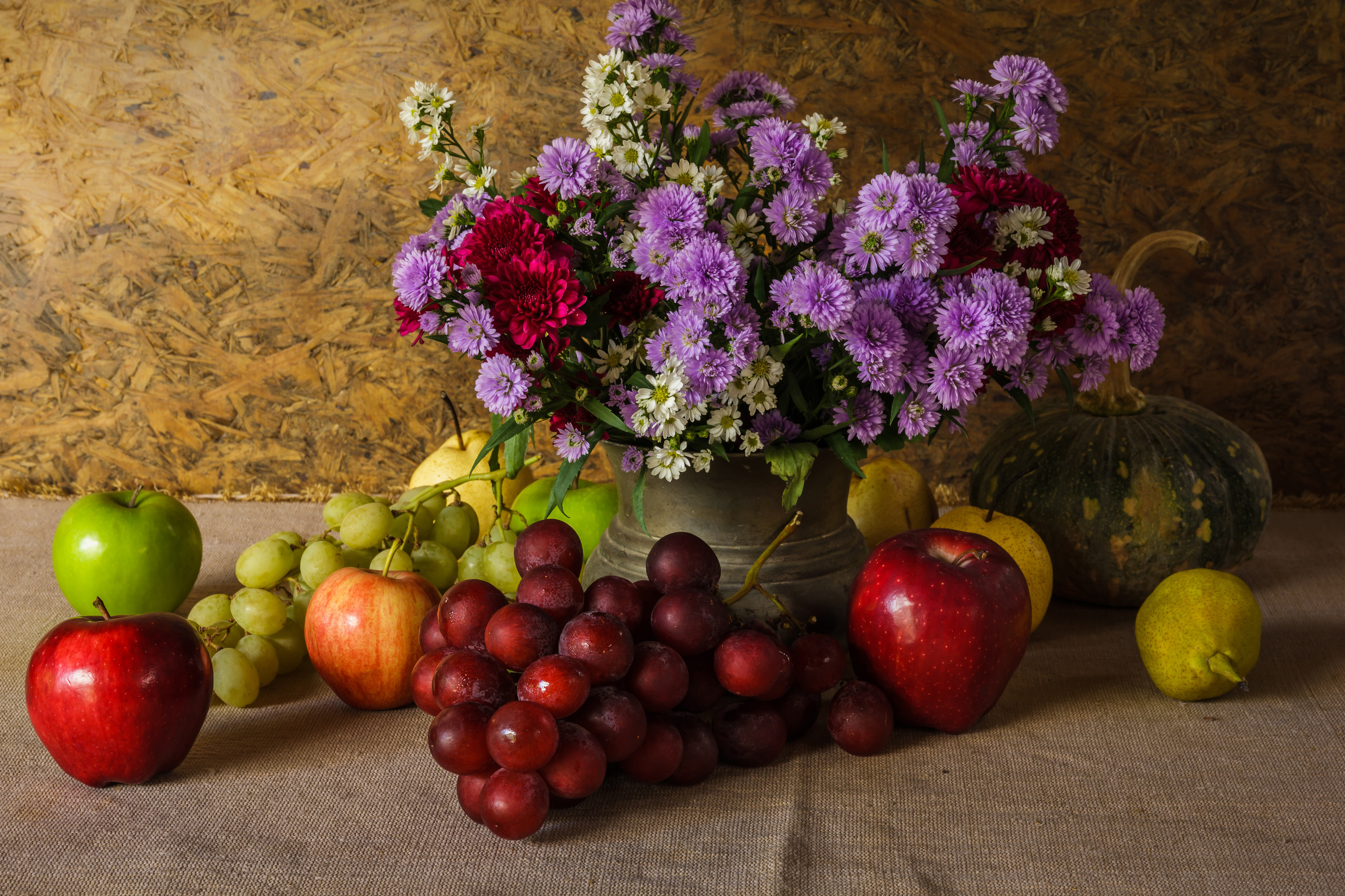 免费照片秋天的菊花和葡萄