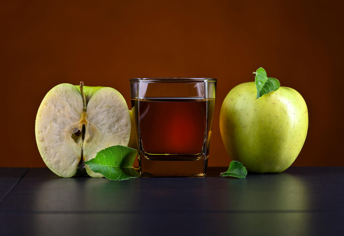 Яблоки и яблочный сок
