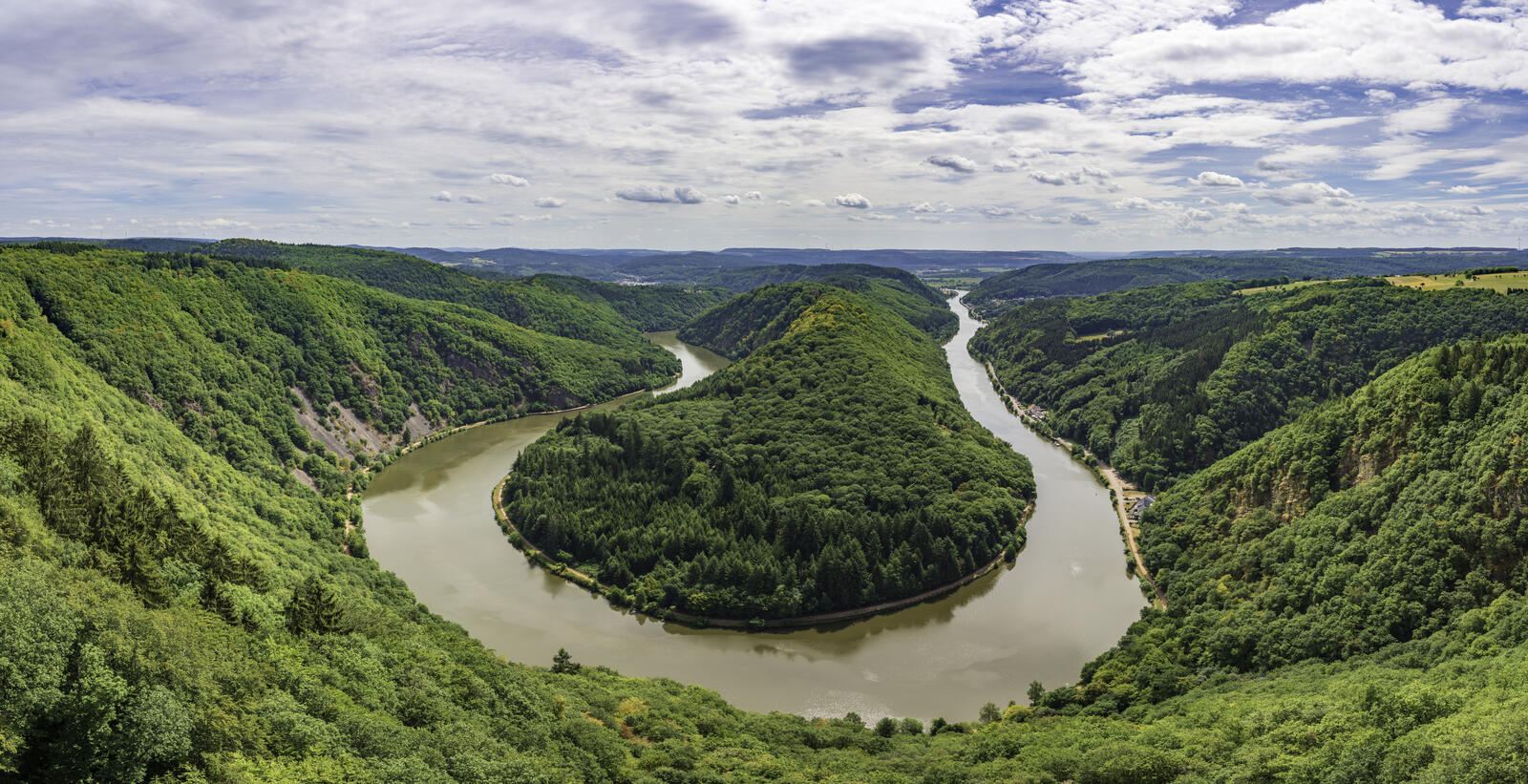 Речной изгиб. Излучина реки Саар. Река Саар. Река Саар Германия. У излучины реки Ялмы.