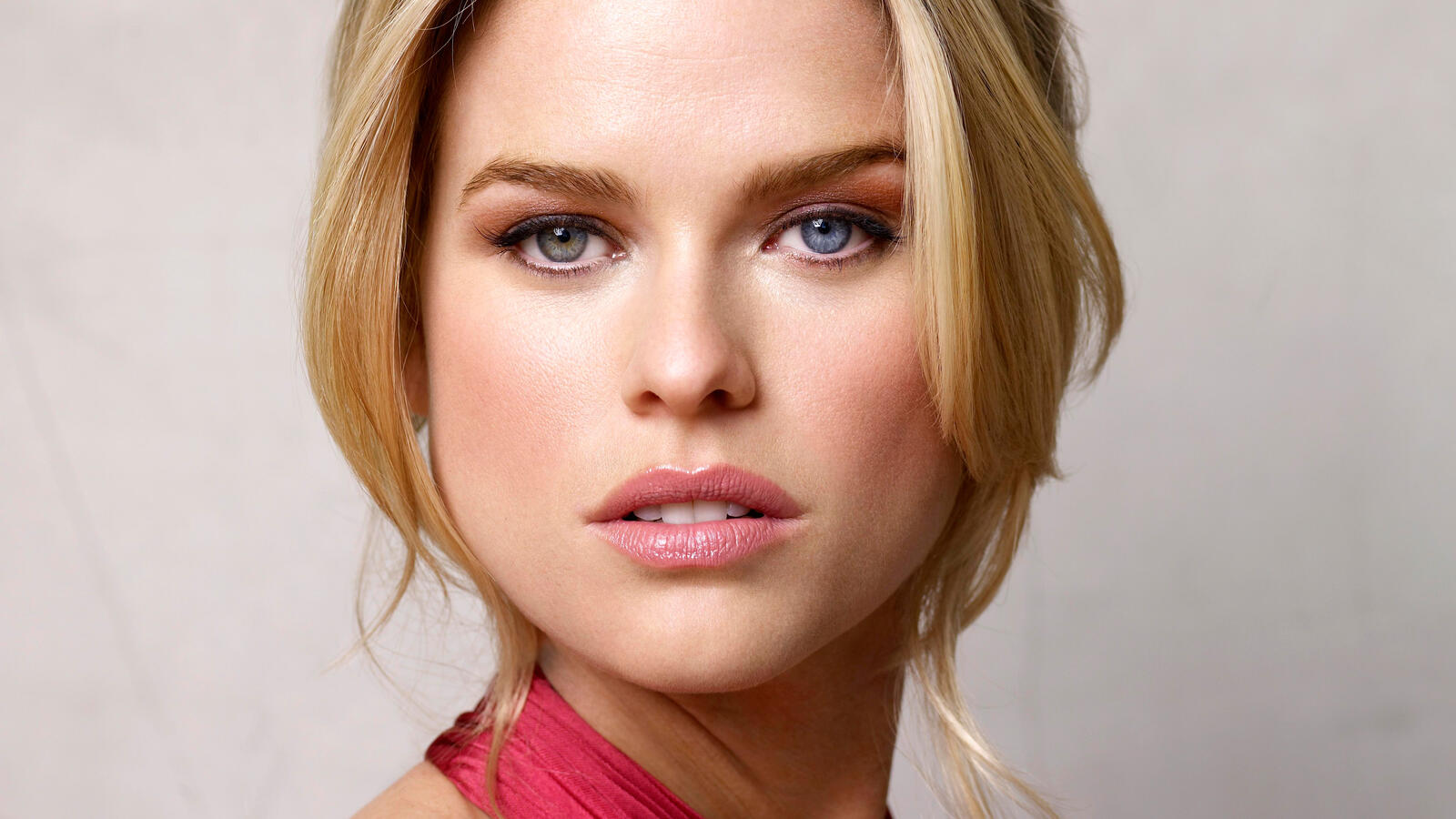 Wallpapers Alice Eve girls face on the desktop