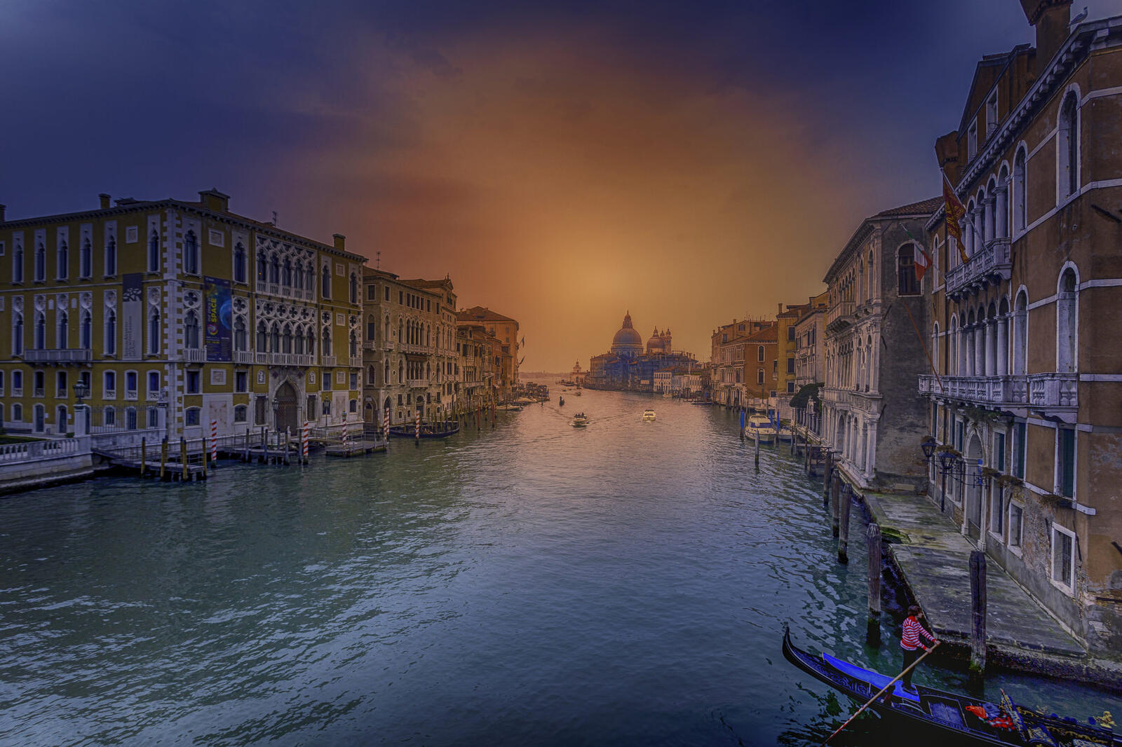 Wallpapers Italy Guards Grand Canal on the desktop