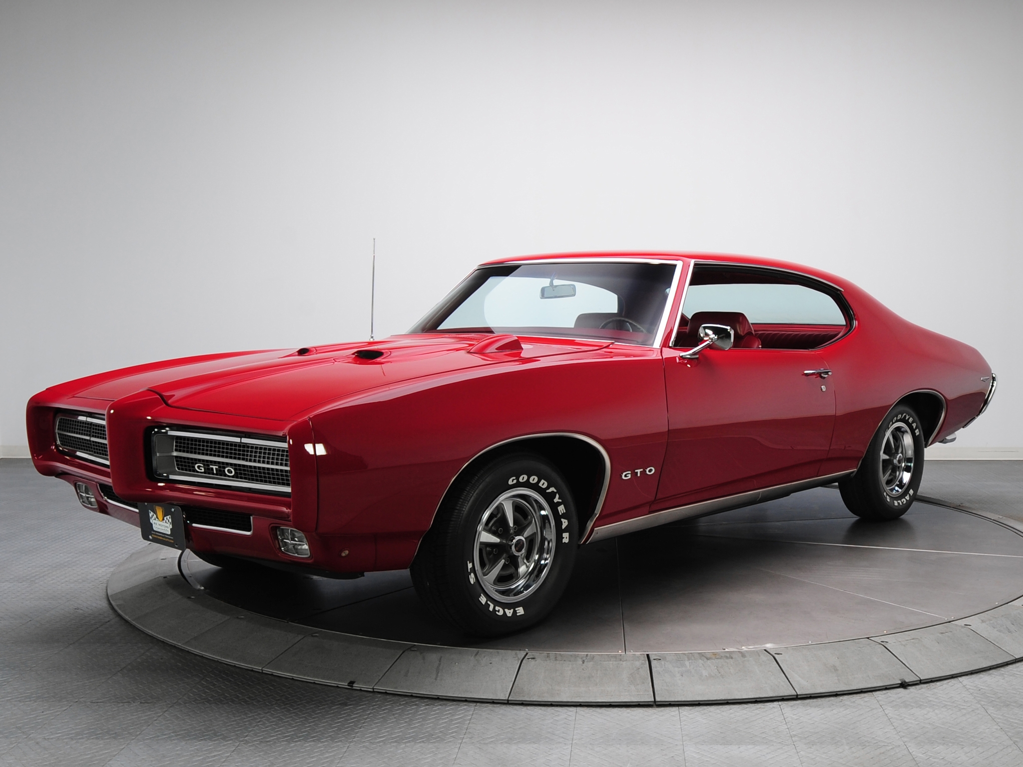 Wallpapers pontiac gto red side view on the desktop