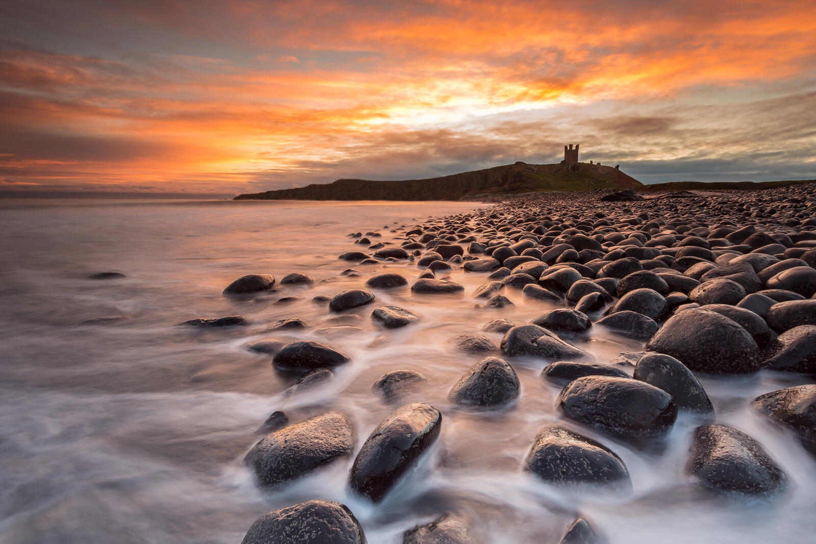 Бесплатное фото Башня старого замка на морском берегу