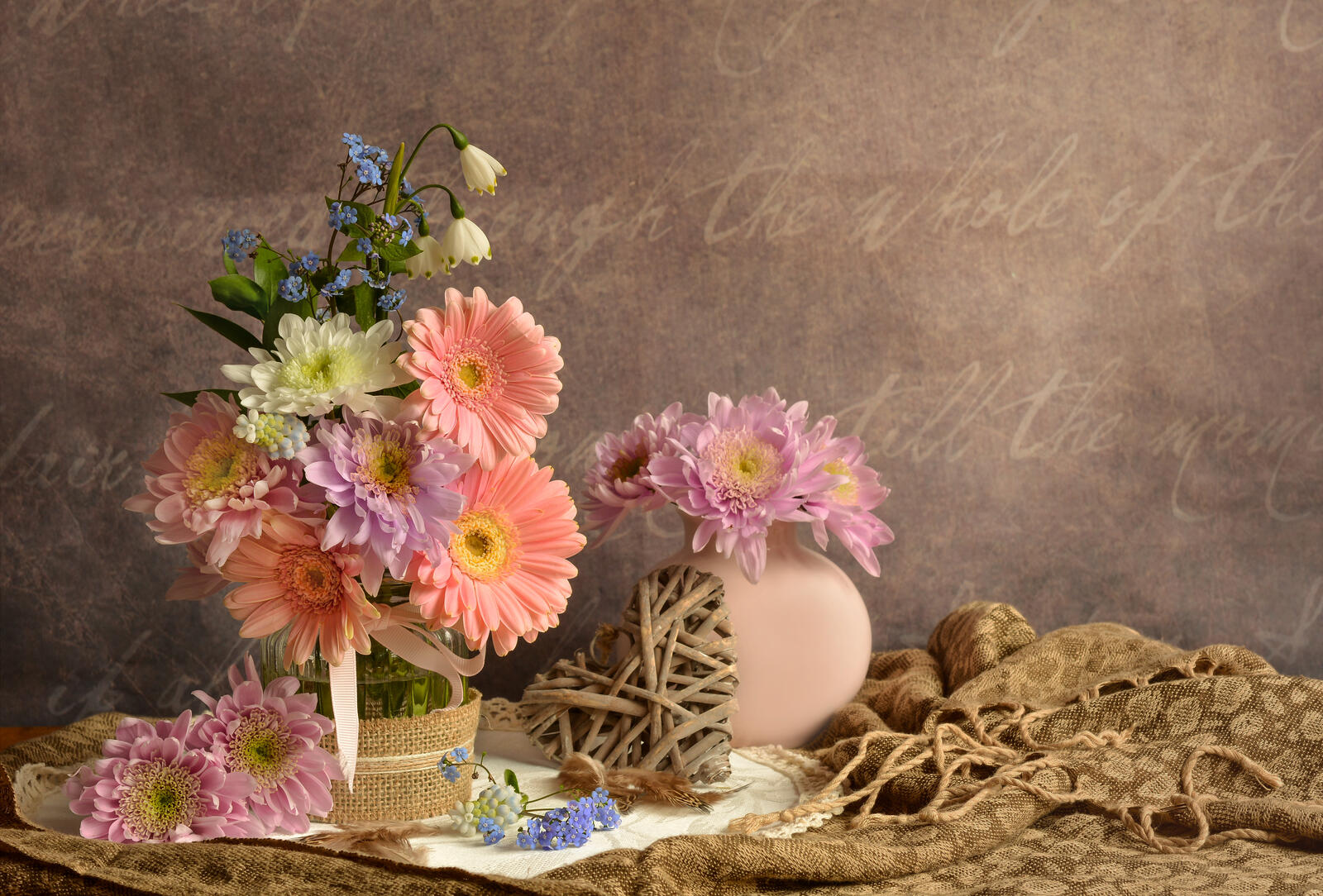 桌面上的壁纸瓶 鲜花 太阳花