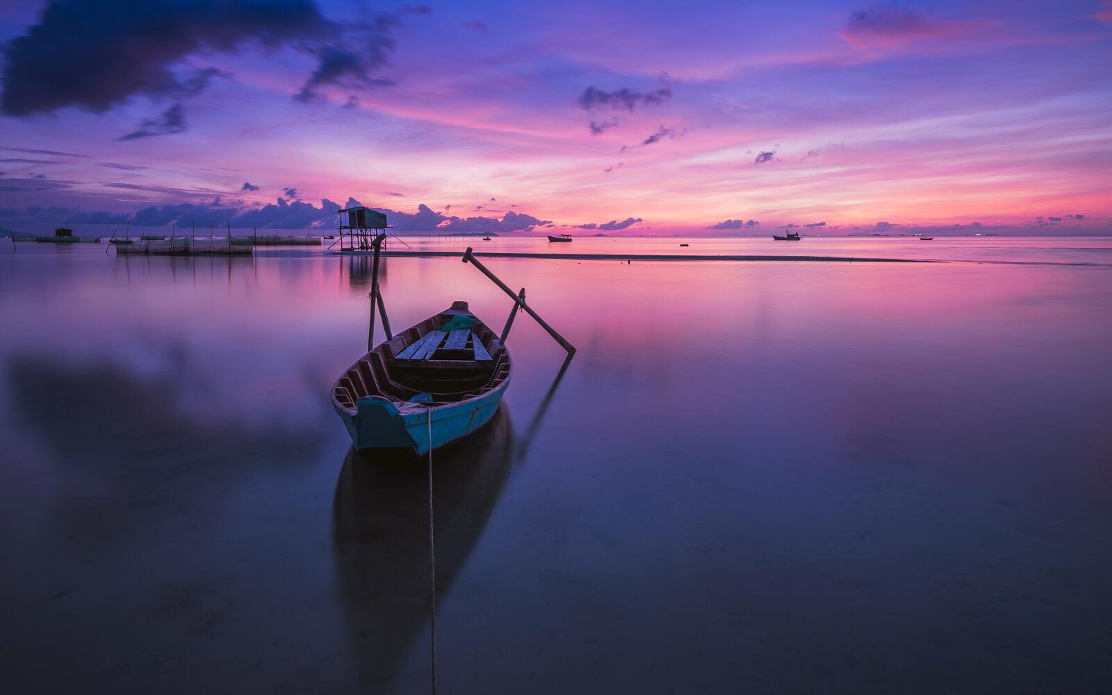 Обои лодка закат фиолетовое небо на рабочий стол