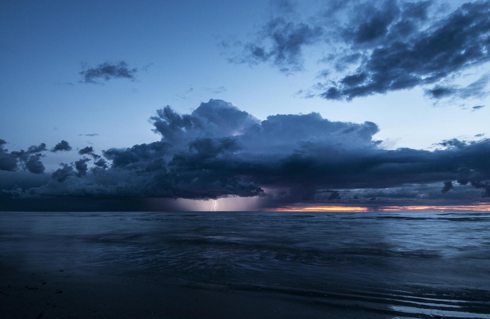 Бесплатное фото Облака - молния