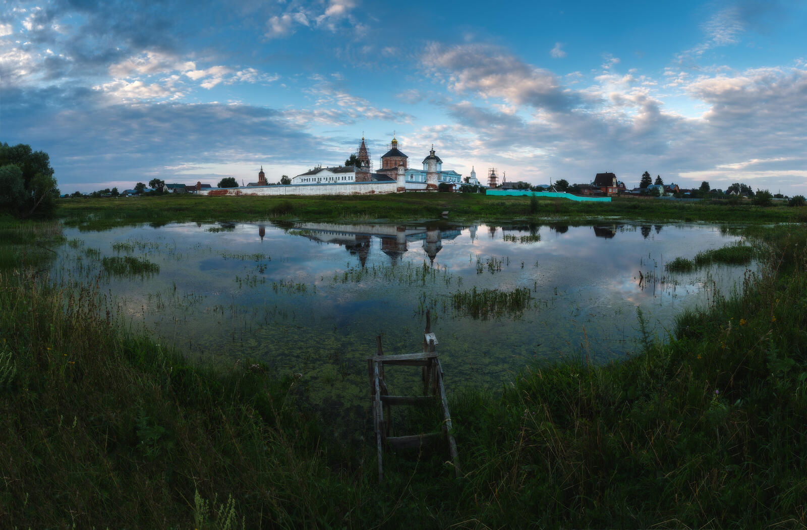 Free photo A pond near Nativity Monastery Bobreneva