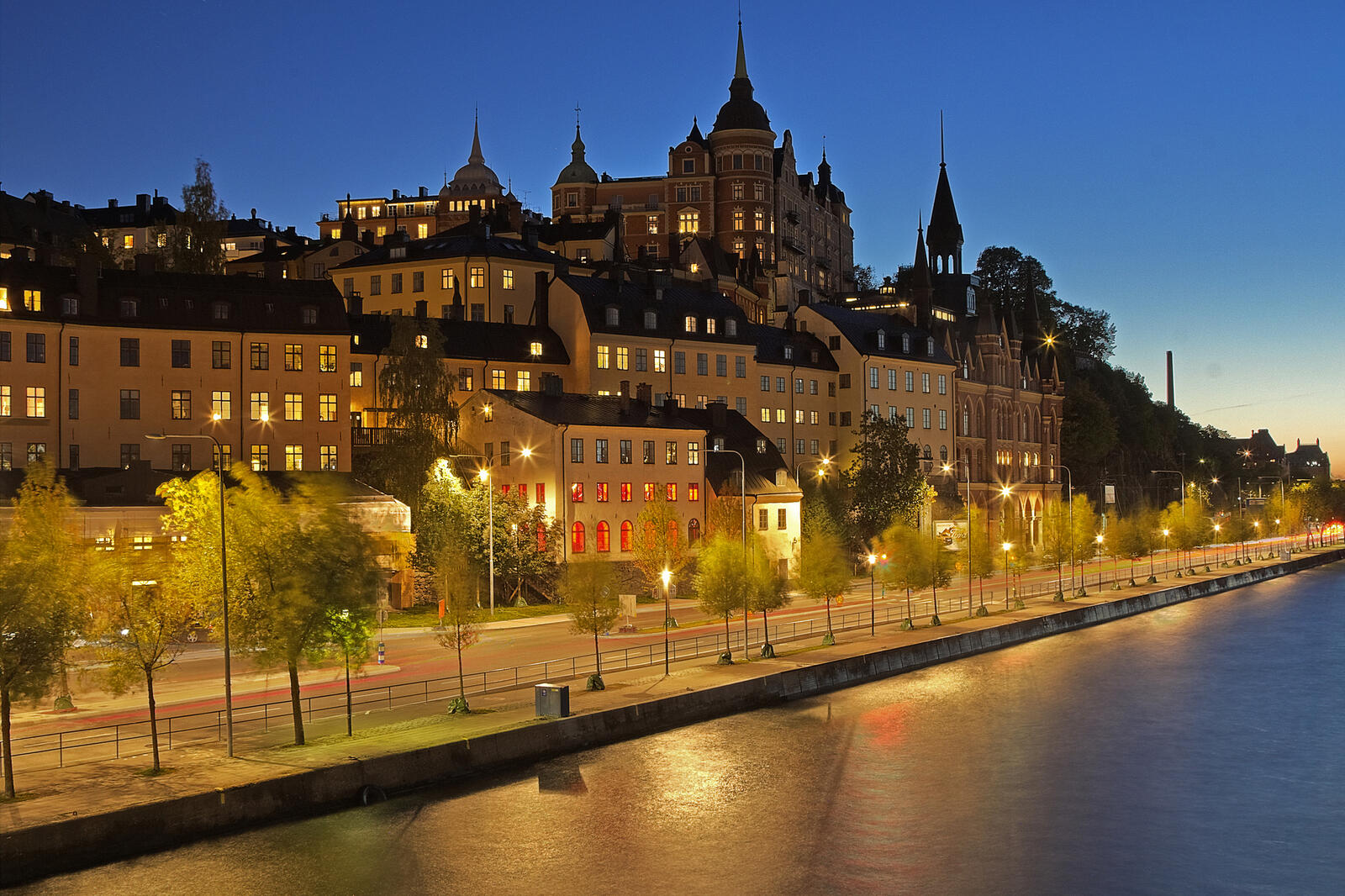 Обои Ночной город освещение Швеция на рабочий стол