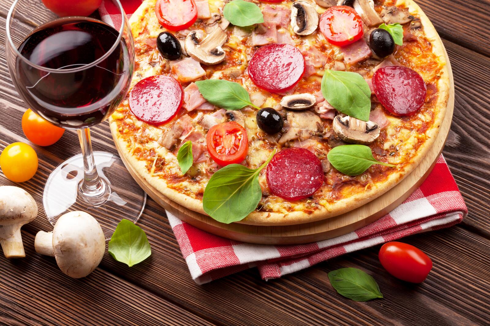 Обои пицца вино овощи на рабочий стол
