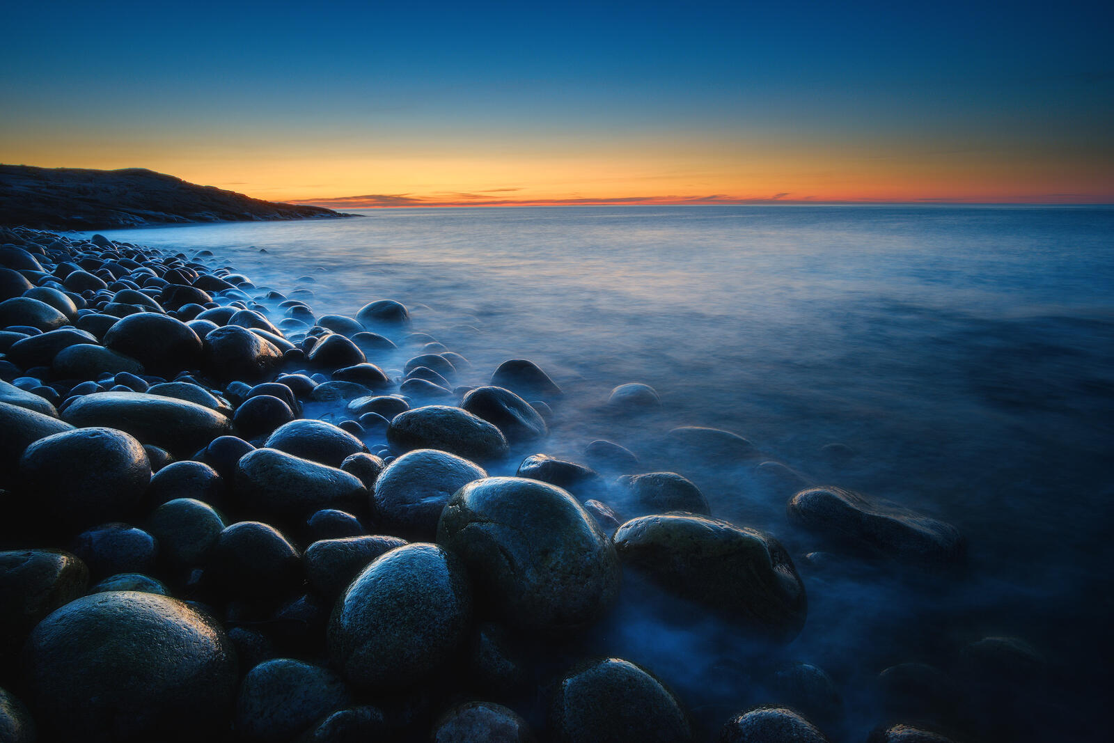 Free photo Stones on the coast of the Barents Sea