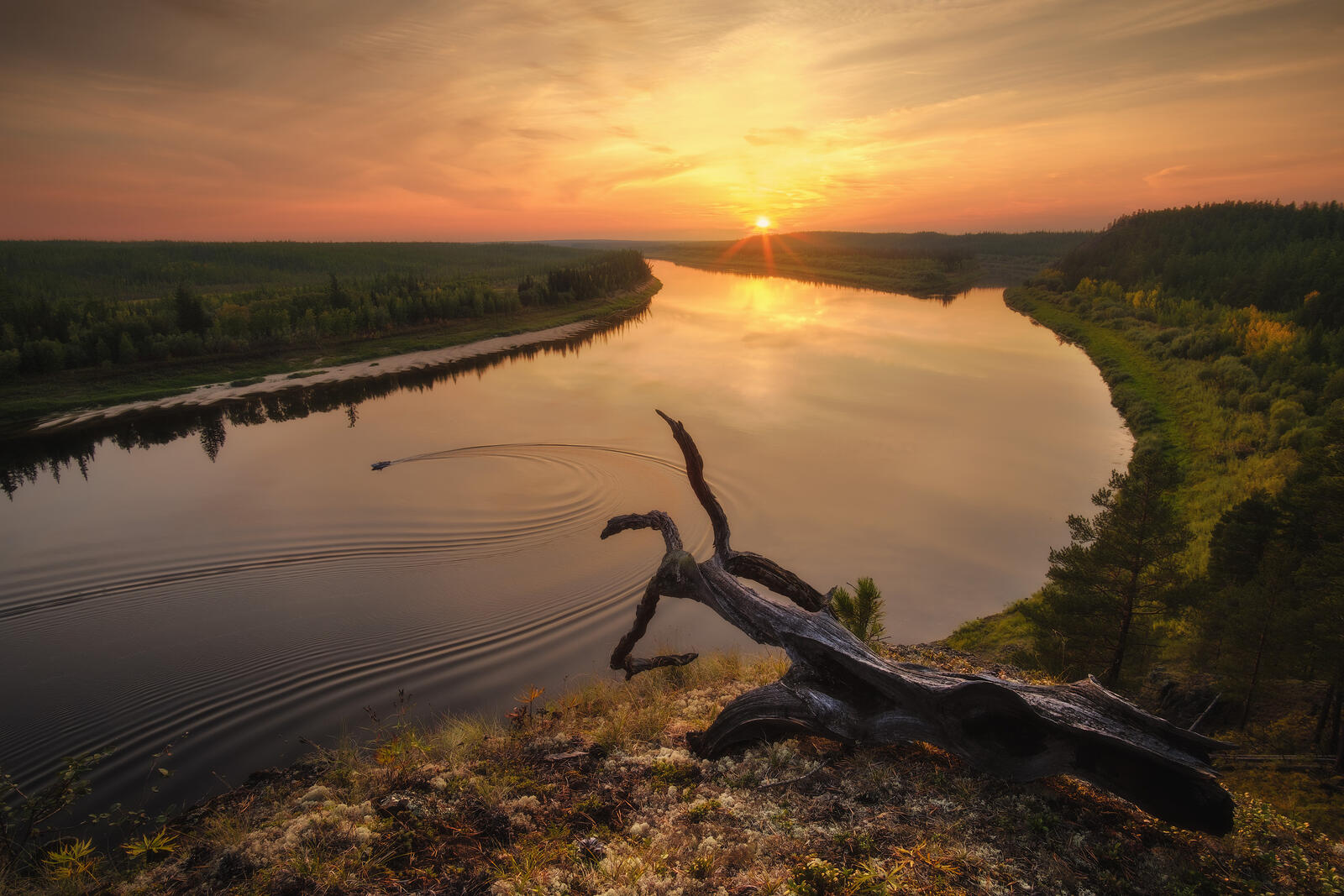 Бесплатное фото На берегах Угрюм-реки