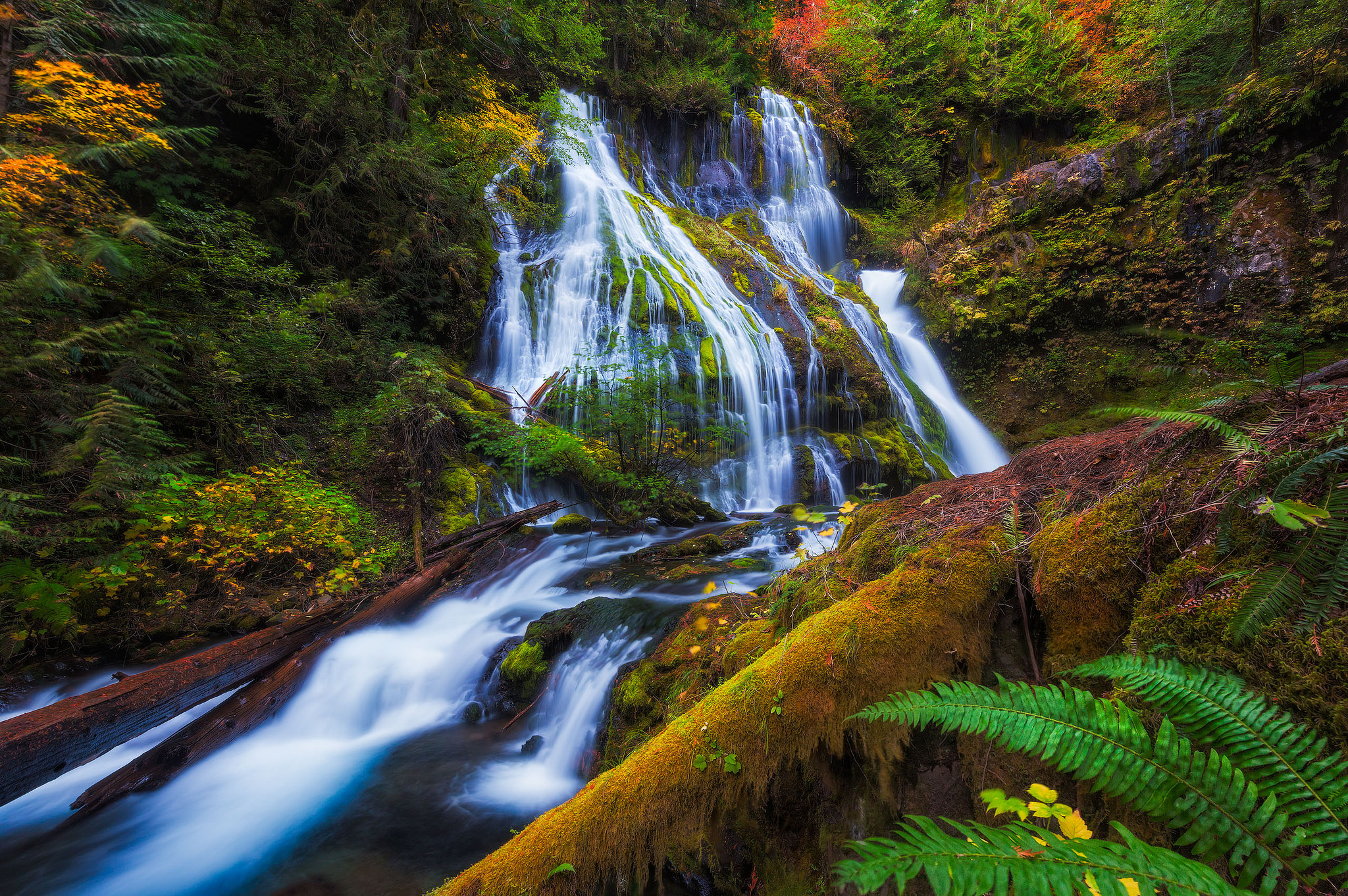 Бесплатное фото Удивительные водопад