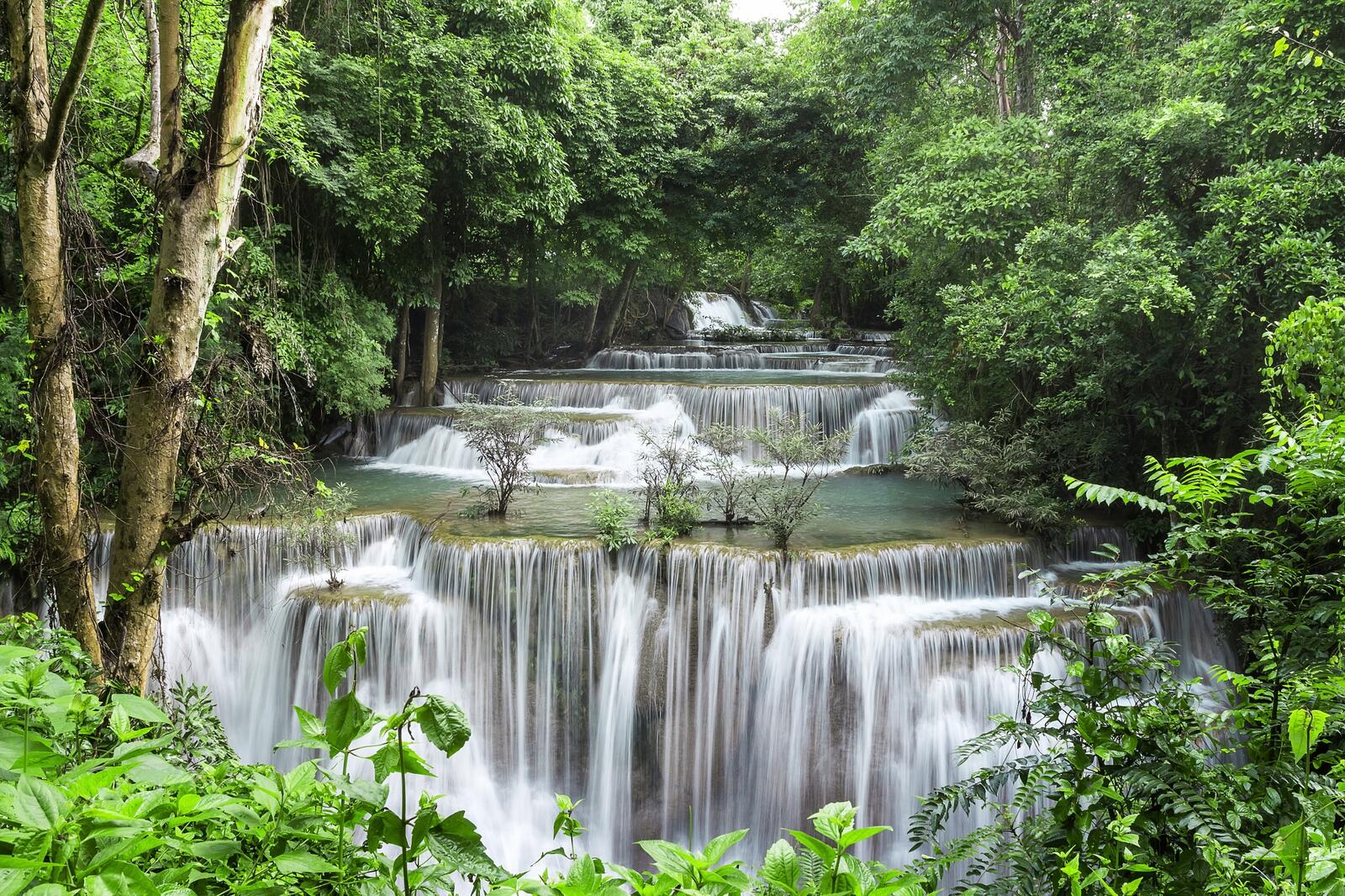 Обои Хуай Mae Kamin Waterfall пейзаж провинция Канчанабури на рабочий стол