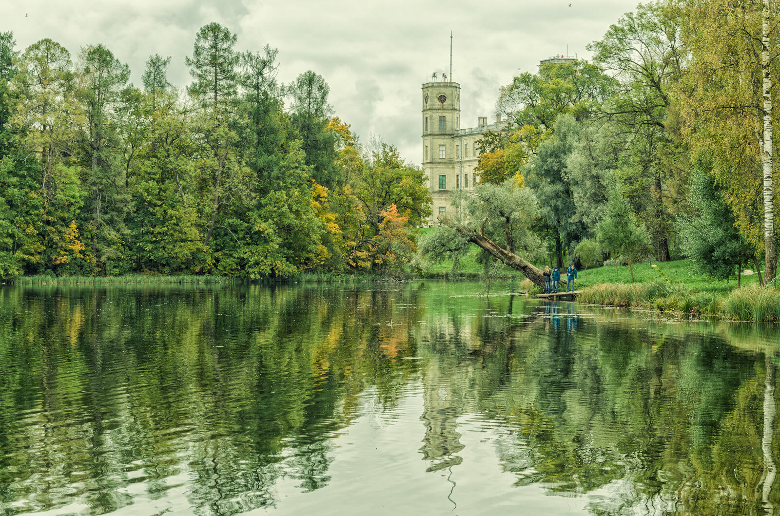 Бесплатное фото Вид на Серебряное озеро и Большой дворец