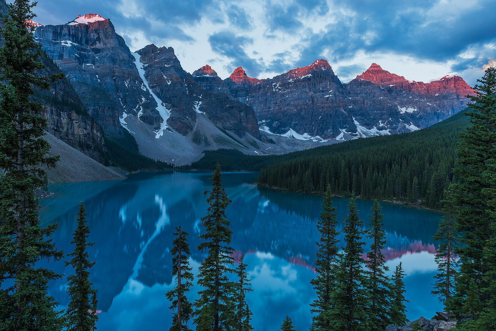 Wallpapers Canada rocks Lake Moraine on the desktop