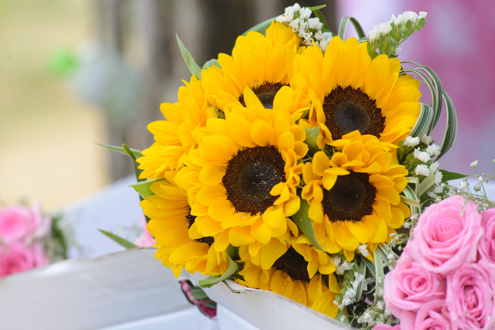 桌面上的壁纸花束 花卉设计 婚礼