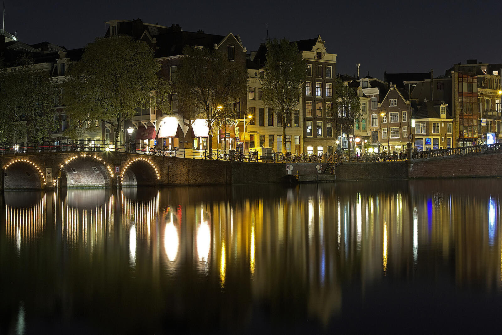 Обои ночной город освещение Амстердам Нидерланды на рабочий стол