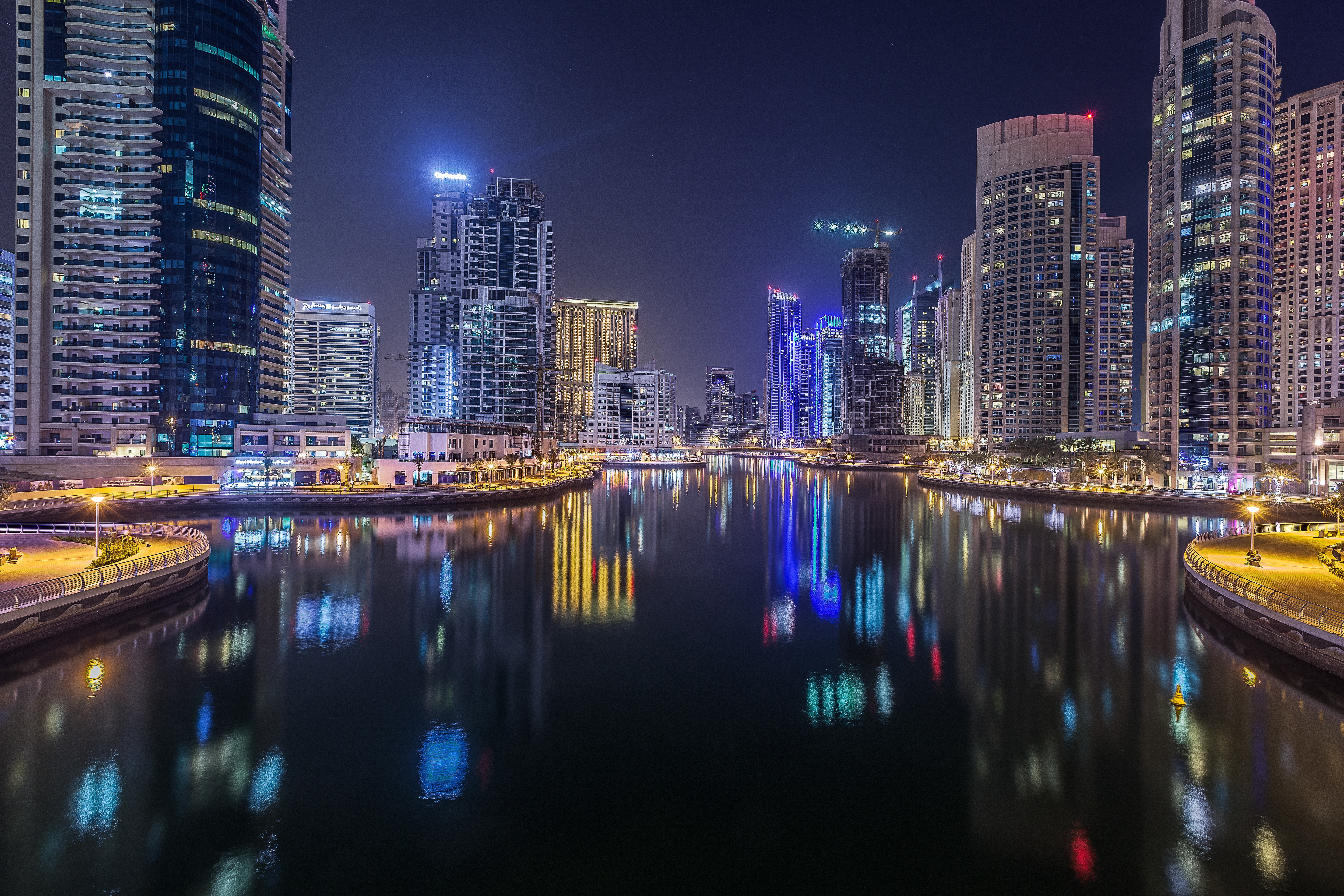 桌面上的壁纸迪拜码头夜景 迪拜 阿联酋